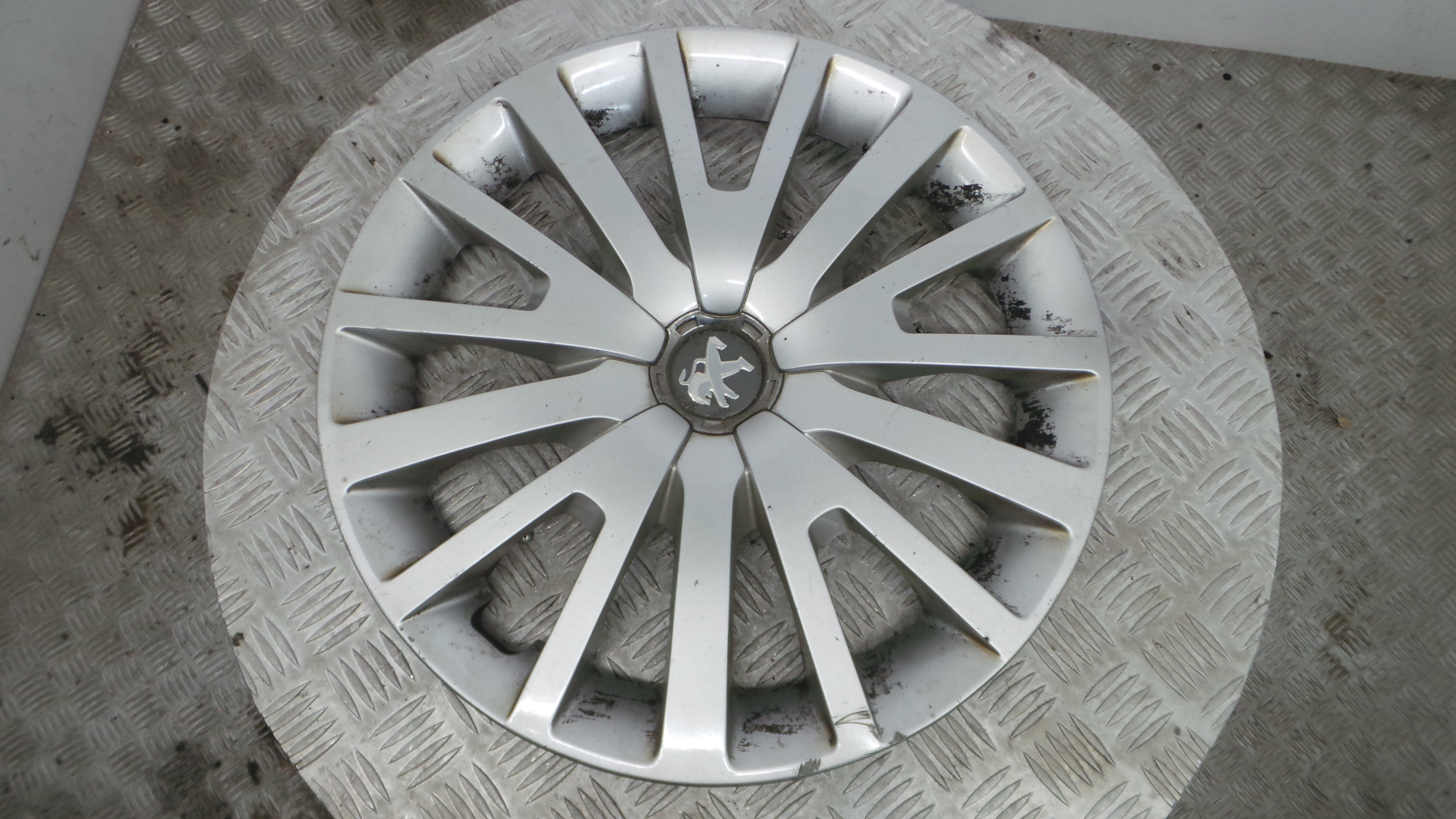 Tampões das rodas 9677426377 - PEUGEOT 308 II (LB_, LP_, LW_, LH_, L3_)-36780925