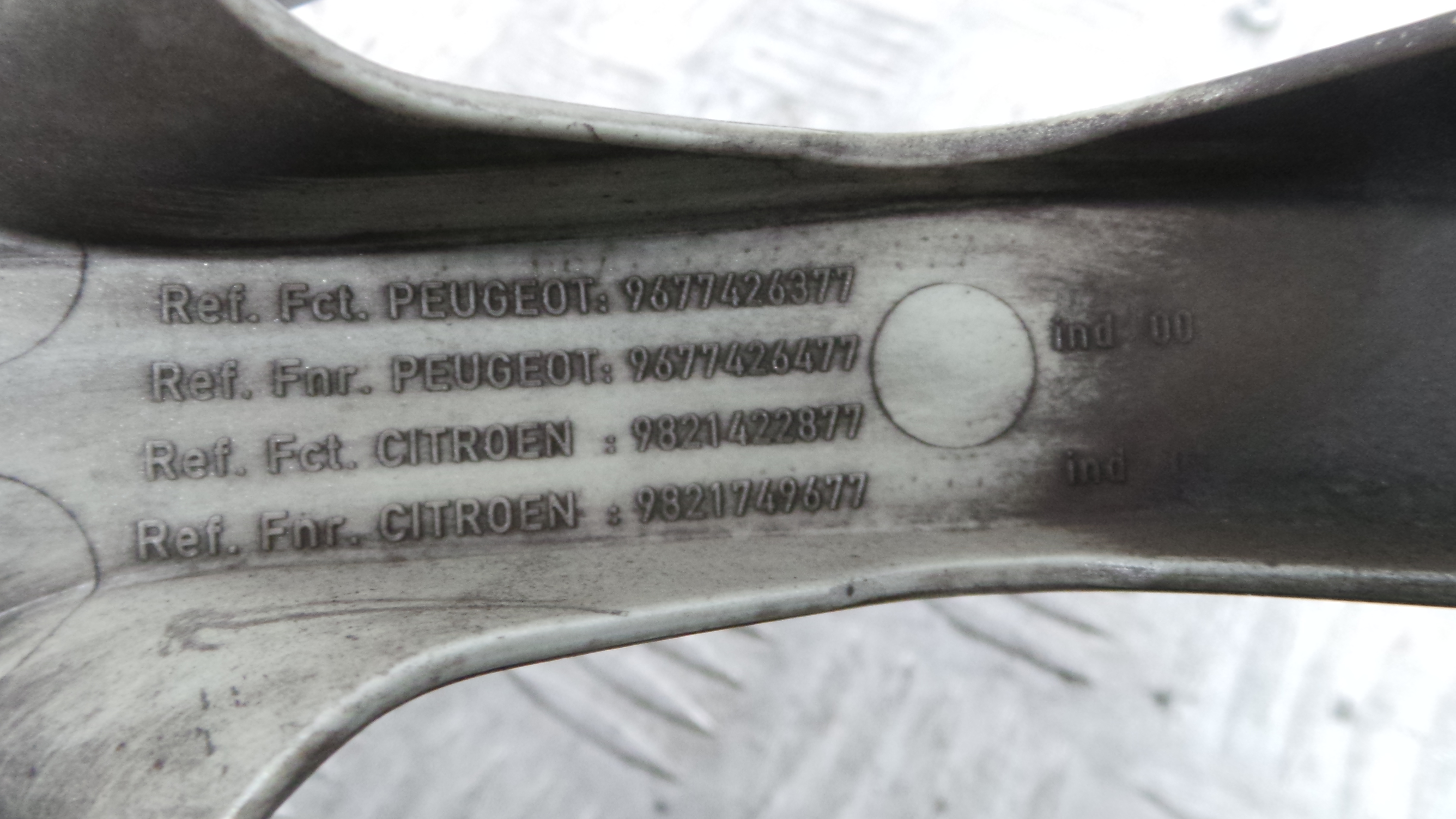 Tampões das rodas 9677426377 - PEUGEOT 308 II (LB_, LP_, LW_, LH_, L3_)-36780925