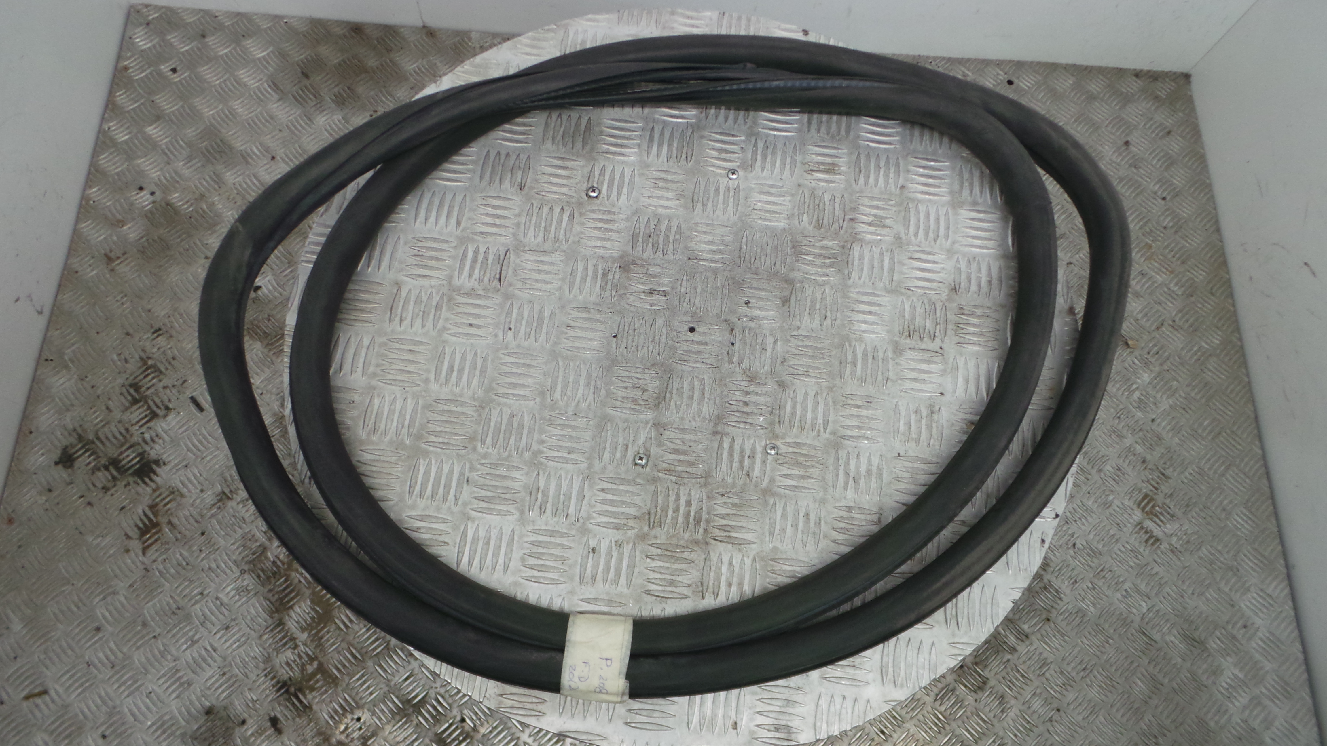 Borracha Porta Frente Direita 9673084680 - PEUGEOT 208 I (CA_, CC_)-36781047