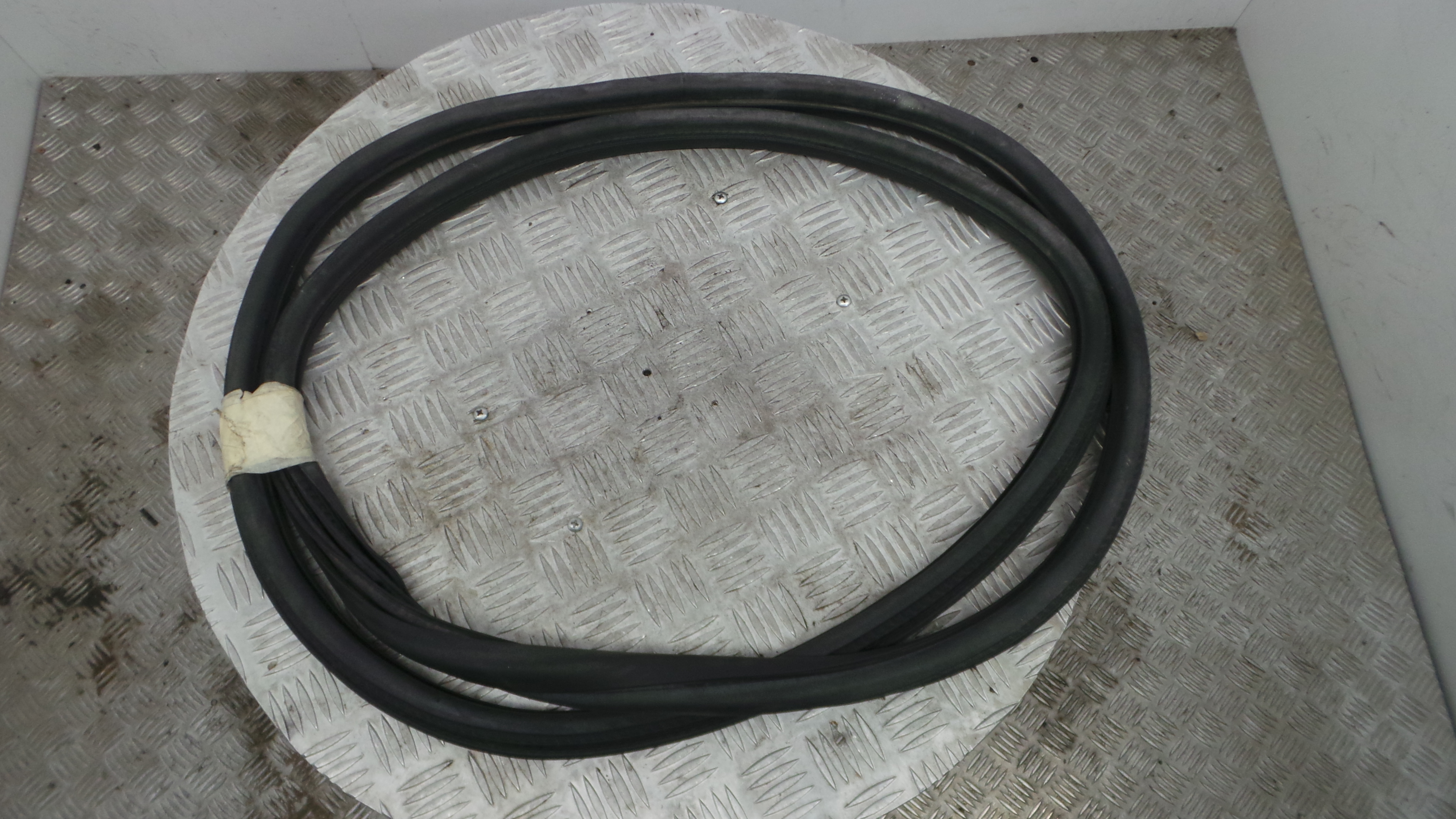 Borracha Porta Tras Esquerda 9673170080 - PEUGEOT 208 I (CA_, CC_)-36781082