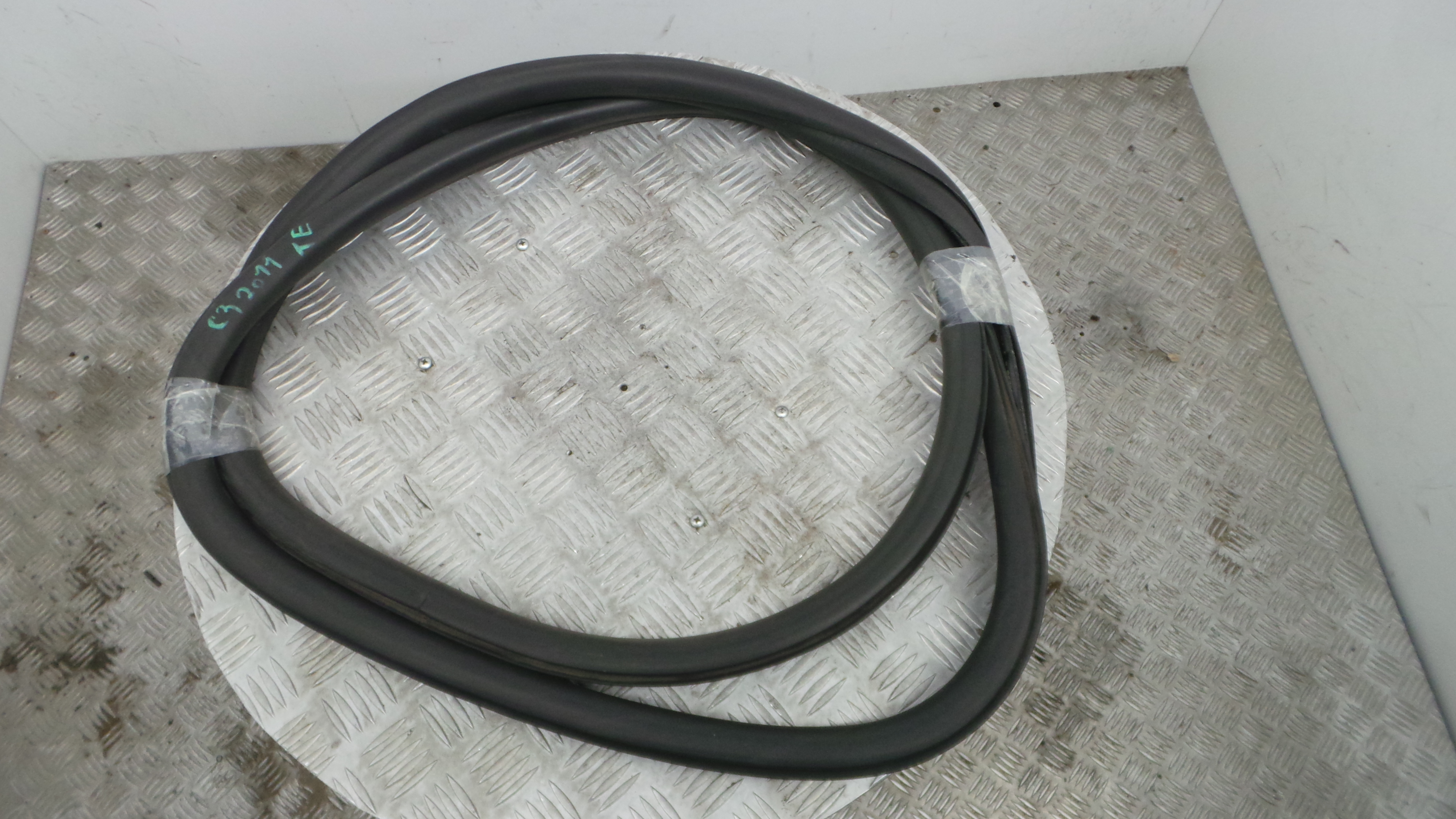Borracha Porta Tras Esquerda 9670311480 - CITROËN C3 II (SC_)-36781088