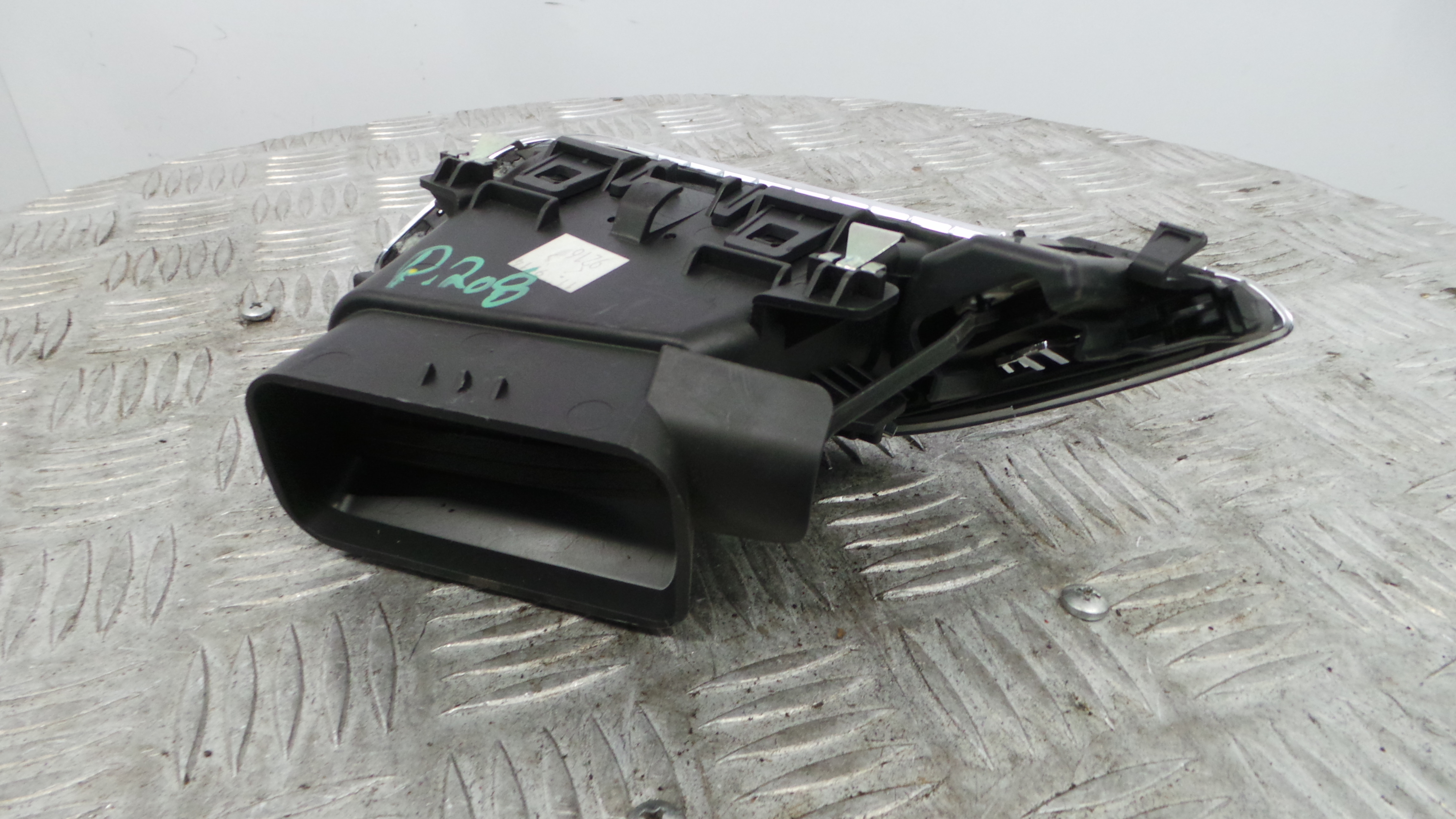 Grelha da Sofagem  9633131777 - PEUGEOT 208 I (CA_, CC_)-36781525