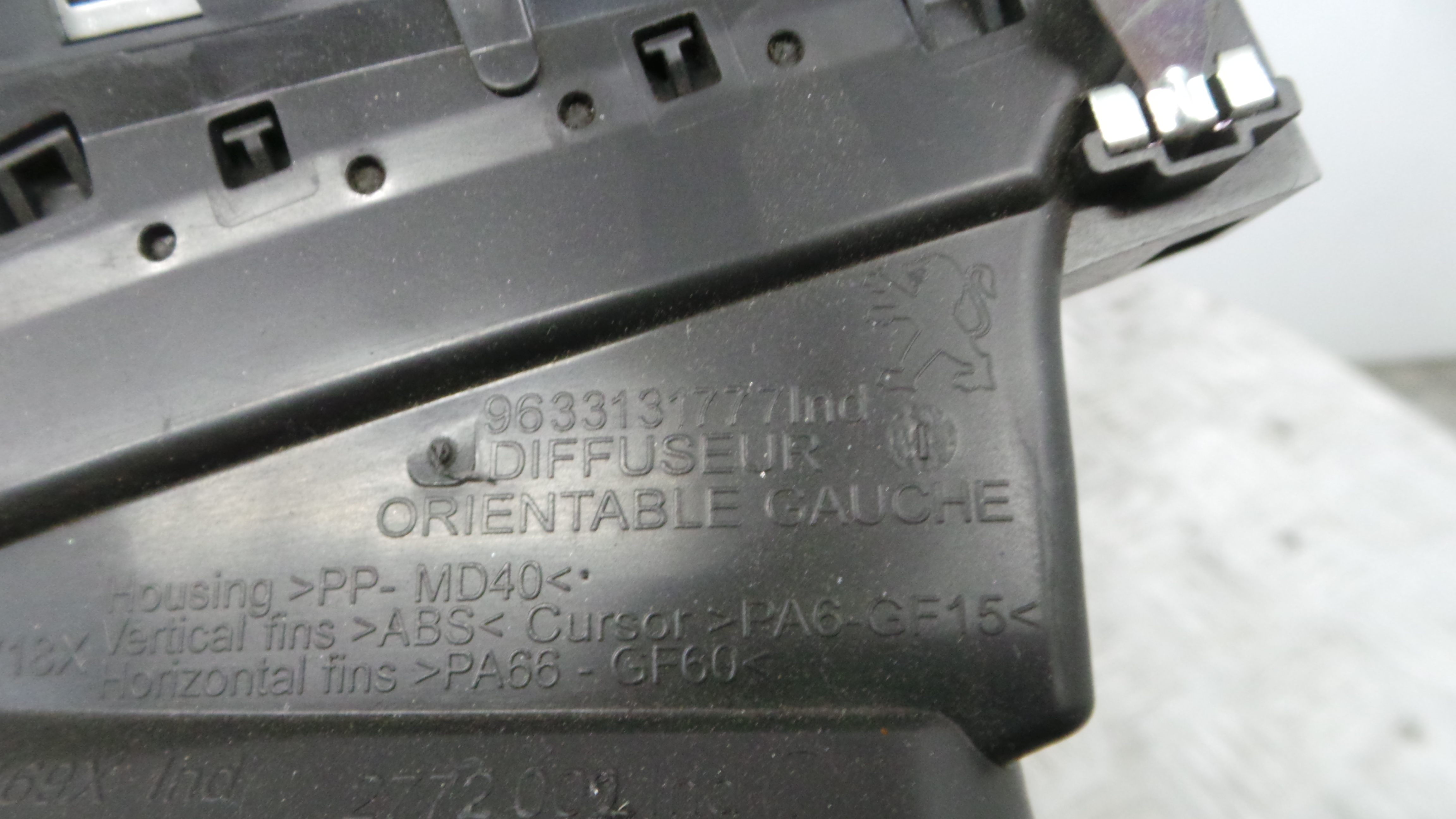 Grelha da Sofagem  9633131777 - PEUGEOT 208 I (CA_, CC_)-36781525