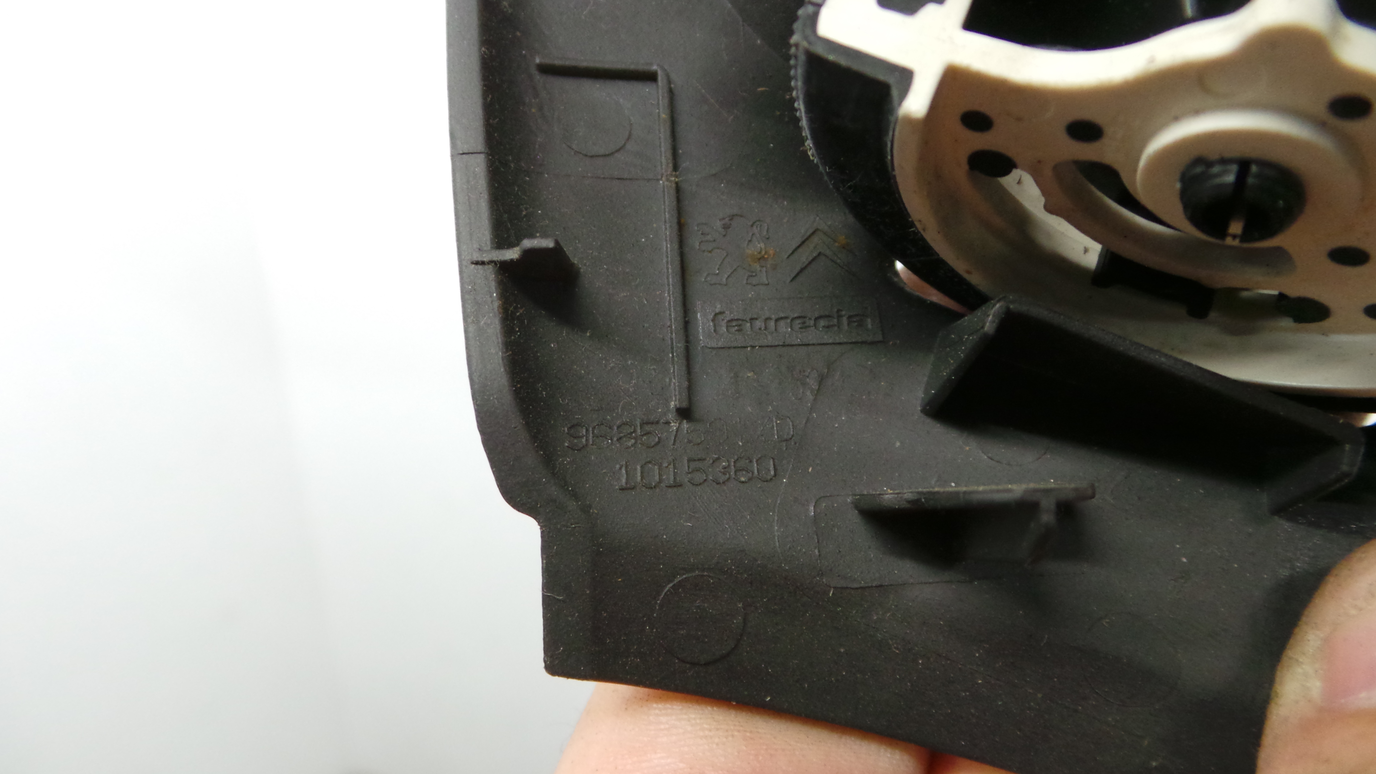 Grelha da Sofagem  96857591ZD - CITROËN C3 II (SC_)-36781528