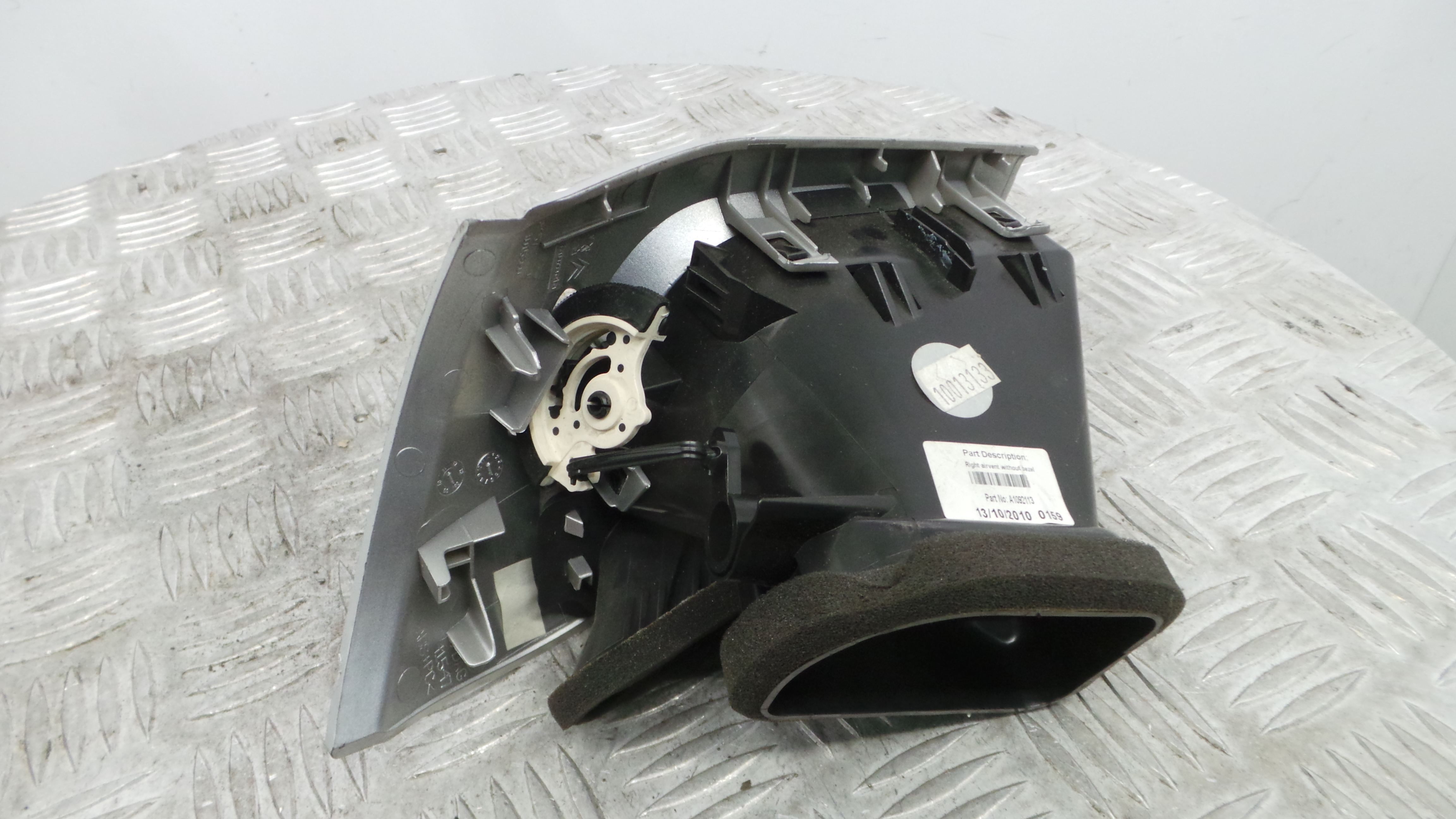 Grelha da Sofagem  96857501ZD - CITROËN C3 II (SC_)-36781531