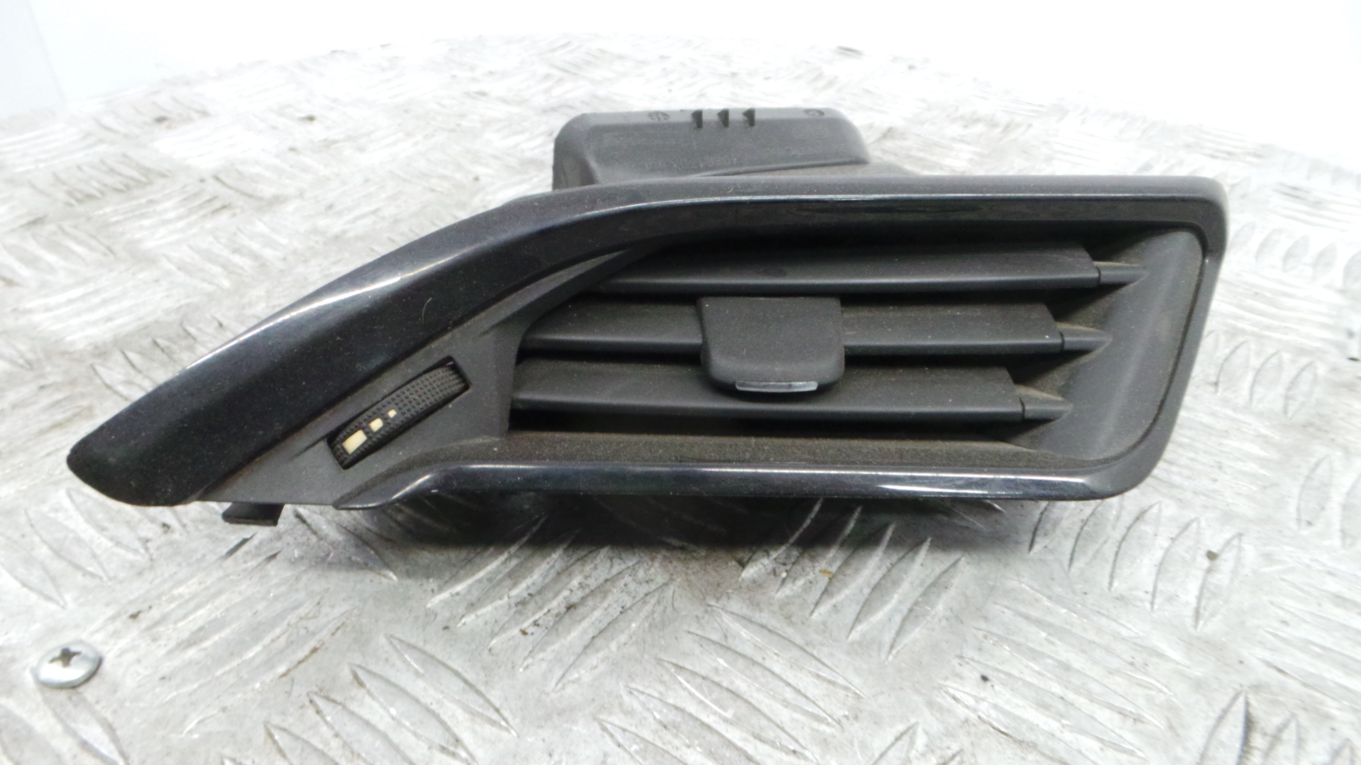 Grelha da Sofagem  9673131677 - PEUGEOT 208 I (CA_, CC_)-36781537