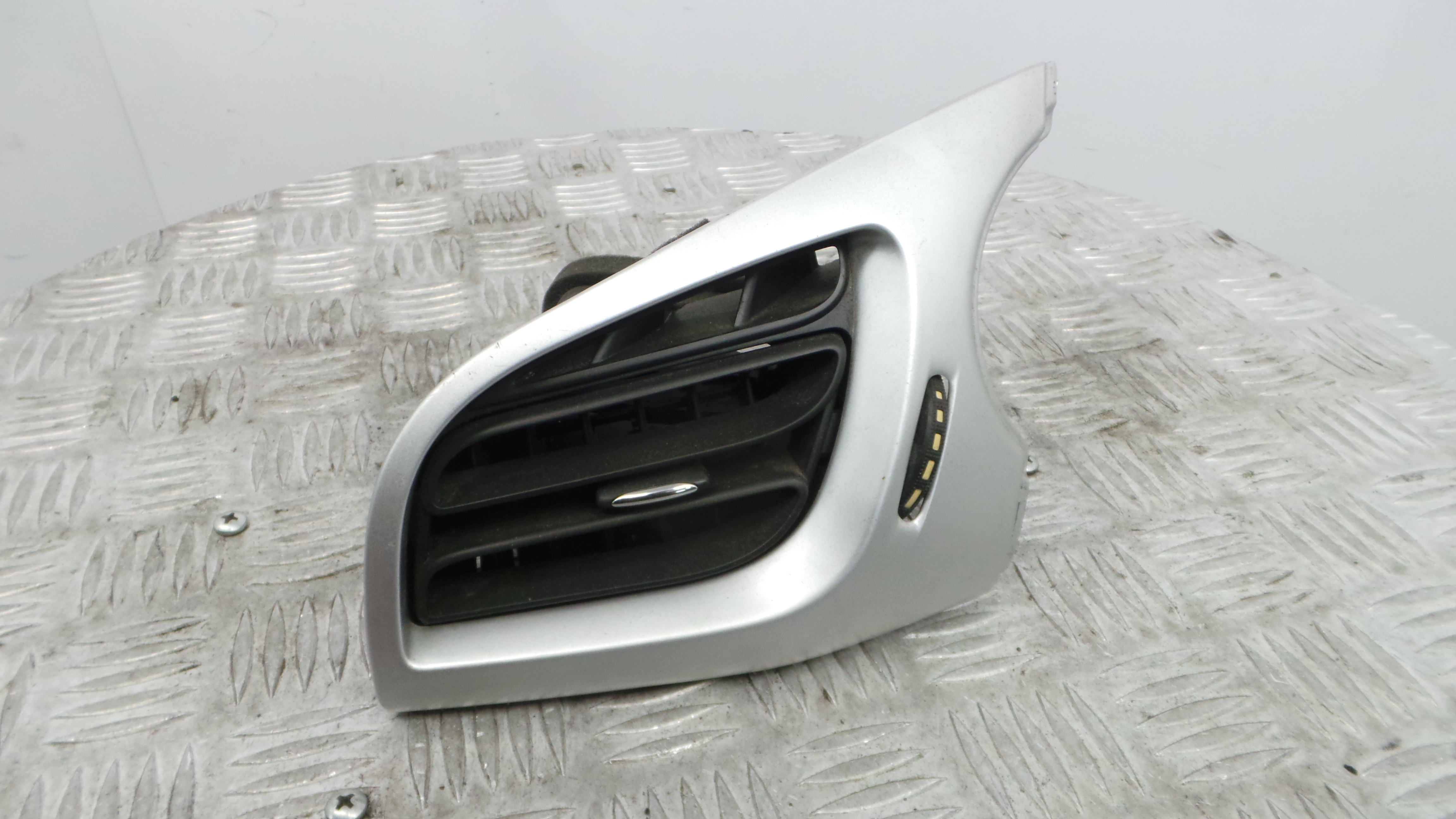 Grelha da Sofagem  96857498ZD - CITROËN C3 II (SC_)-36781540