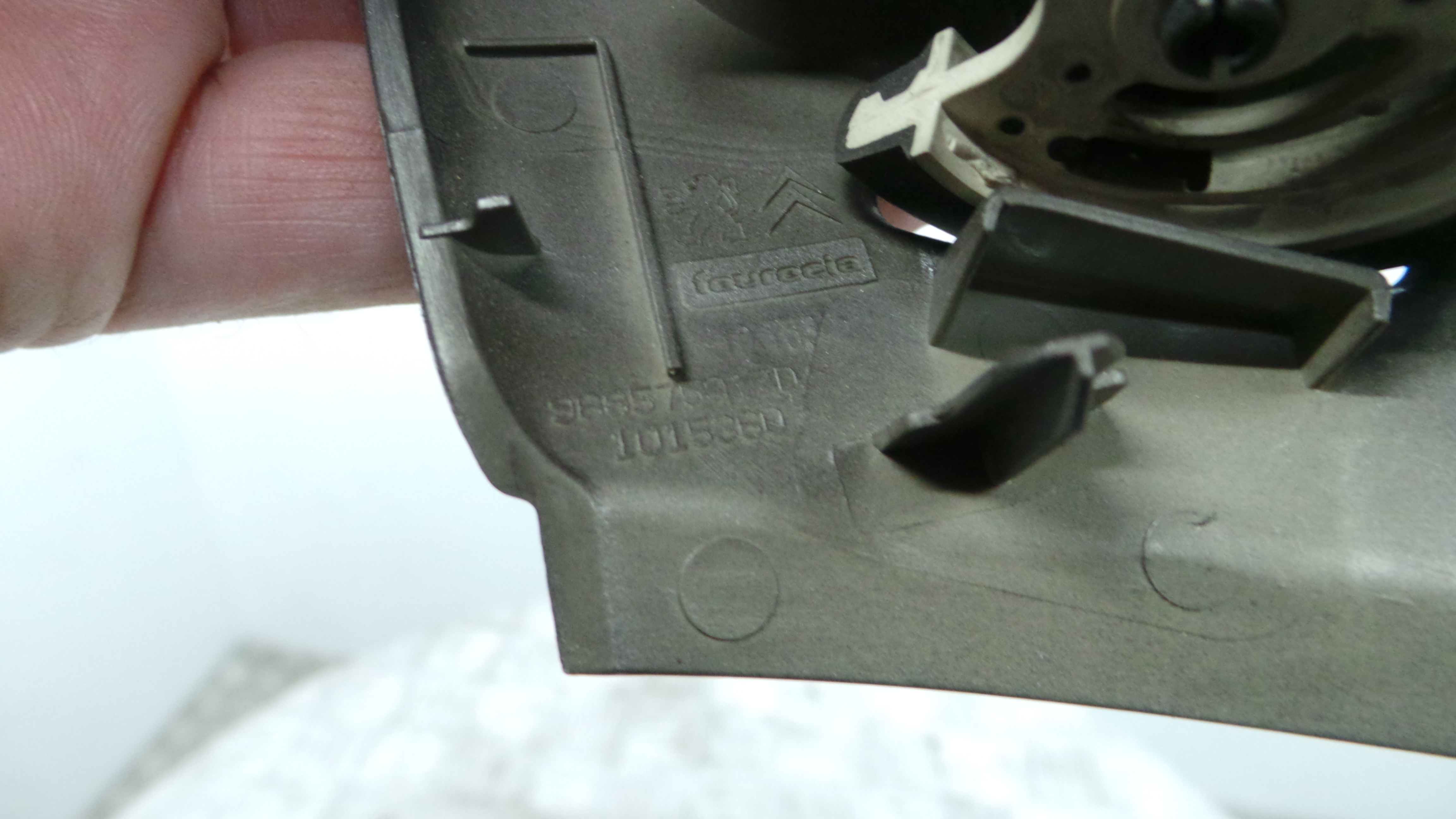 Grelha da Sofagem  9685312777 - CITROËN C3 II (SC_)-36781543