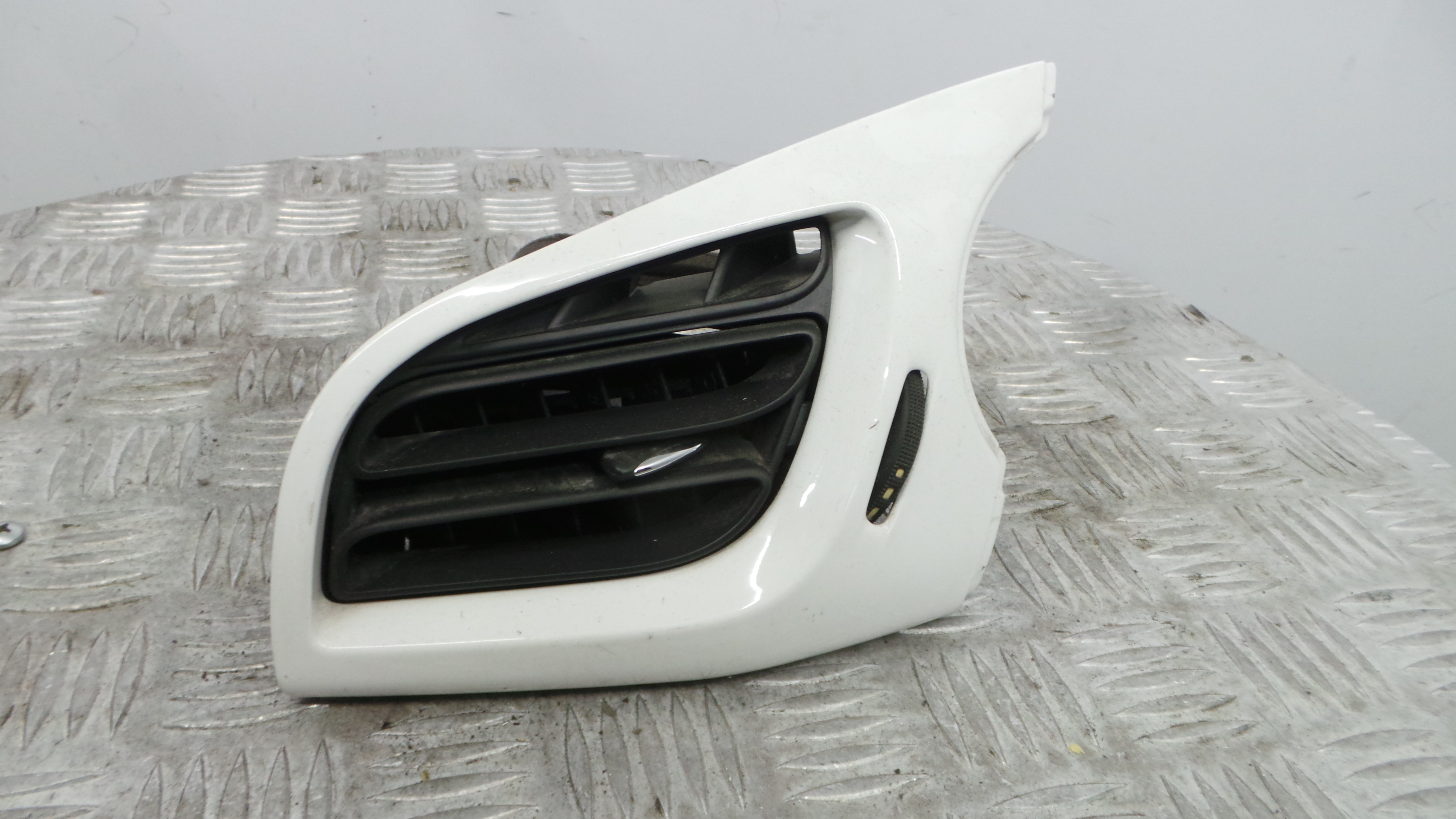 Grelha da Sofagem  96857498ZD - CITROËN C3 II (SC_)-36781570