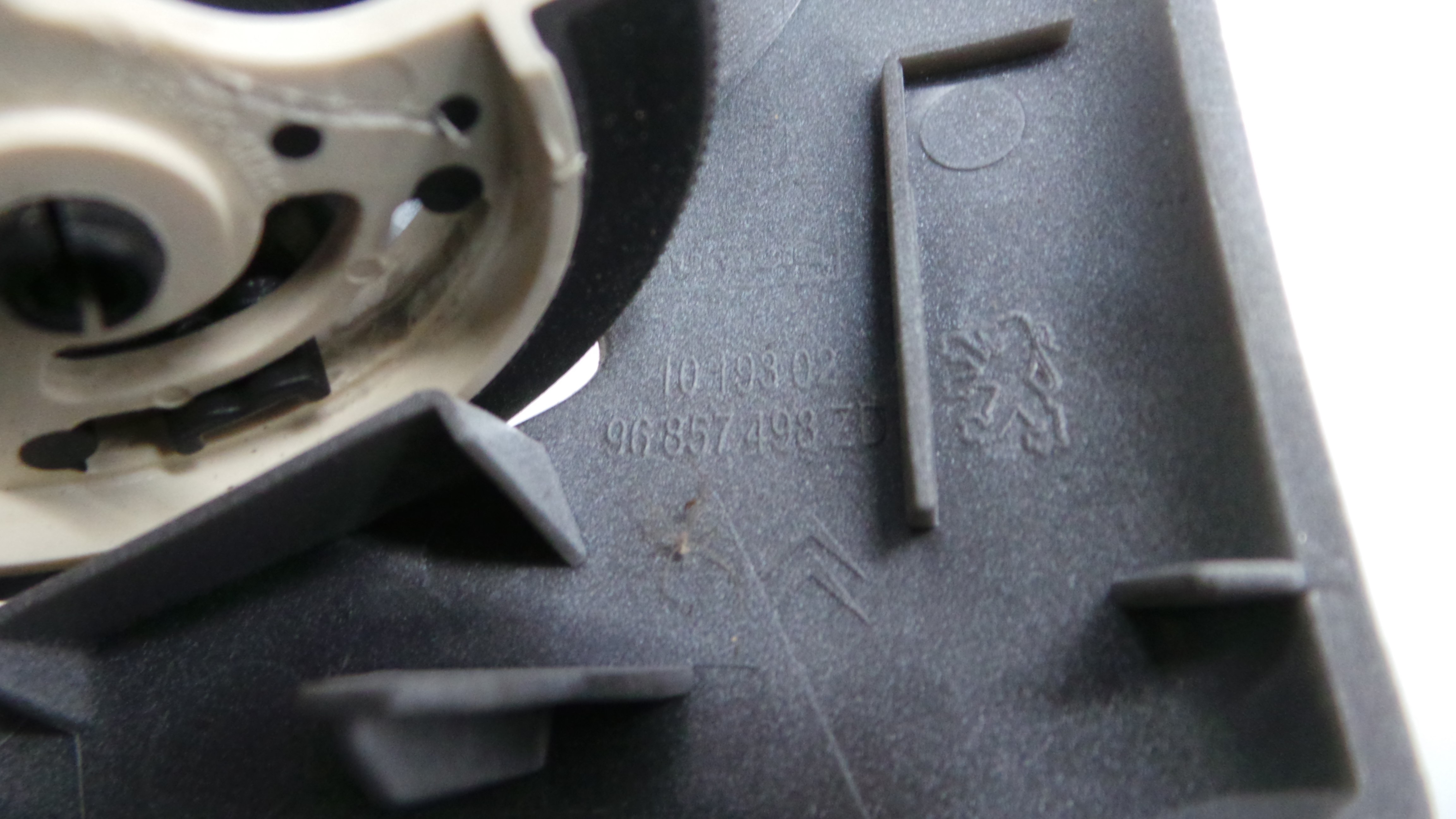 Grelha da Sofagem 96857498ZD - CITROËN C3 II (SC_)-36781570