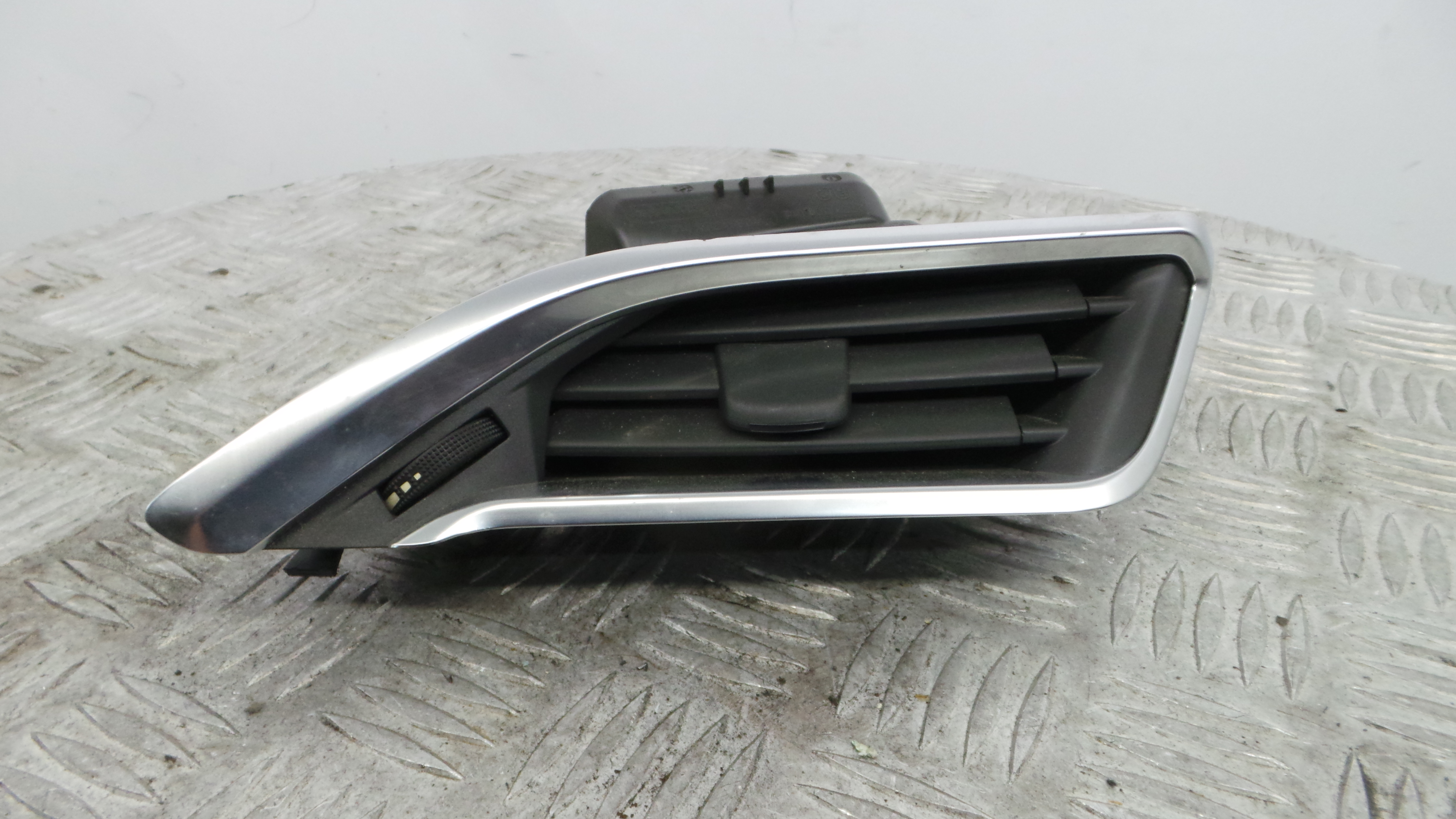 Grelha da Sofagem  9673131677 - PEUGEOT 208 I (CA_, CC_)-36781587