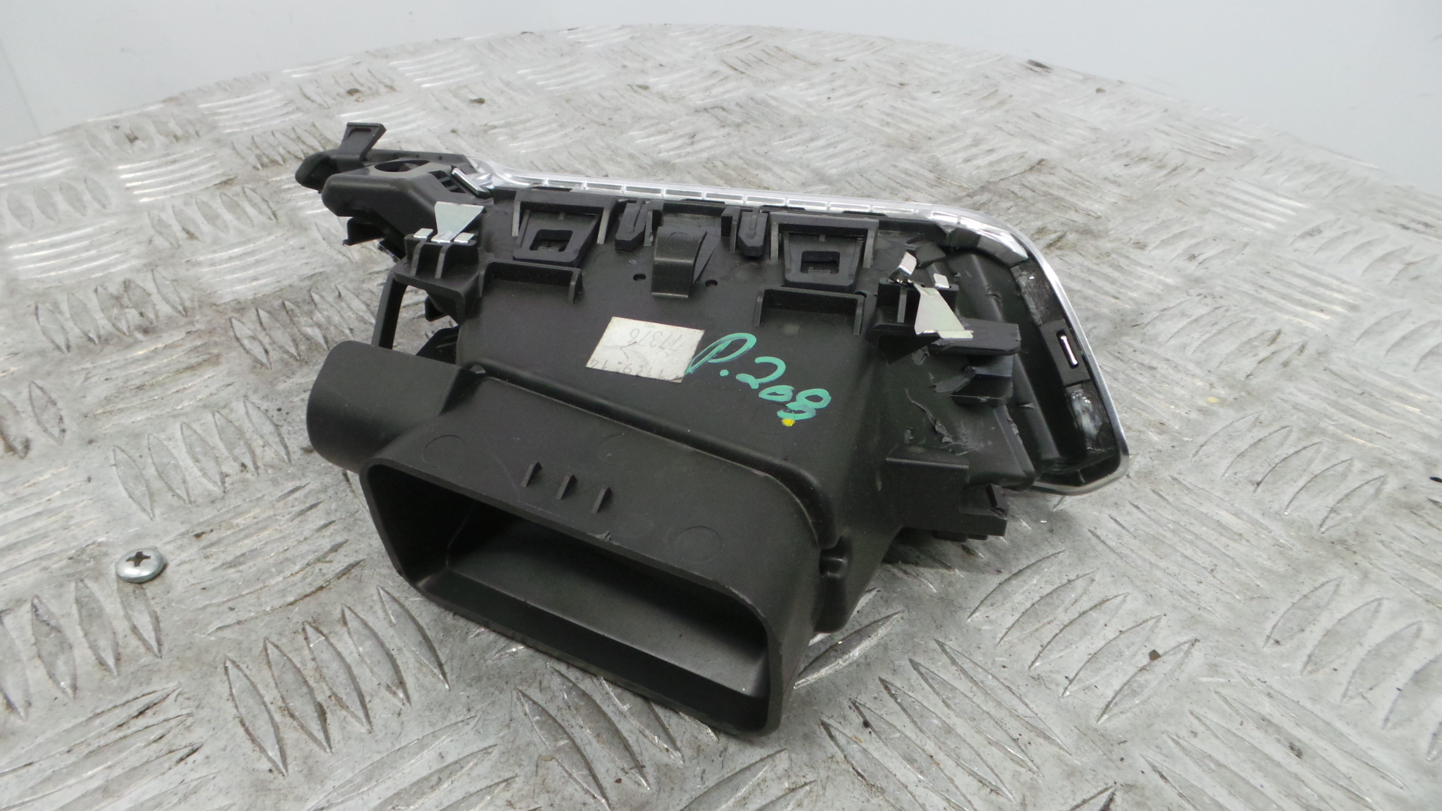 Grelha da Sofagem  9673131677 - PEUGEOT 208 I (CA_, CC_)-36781587