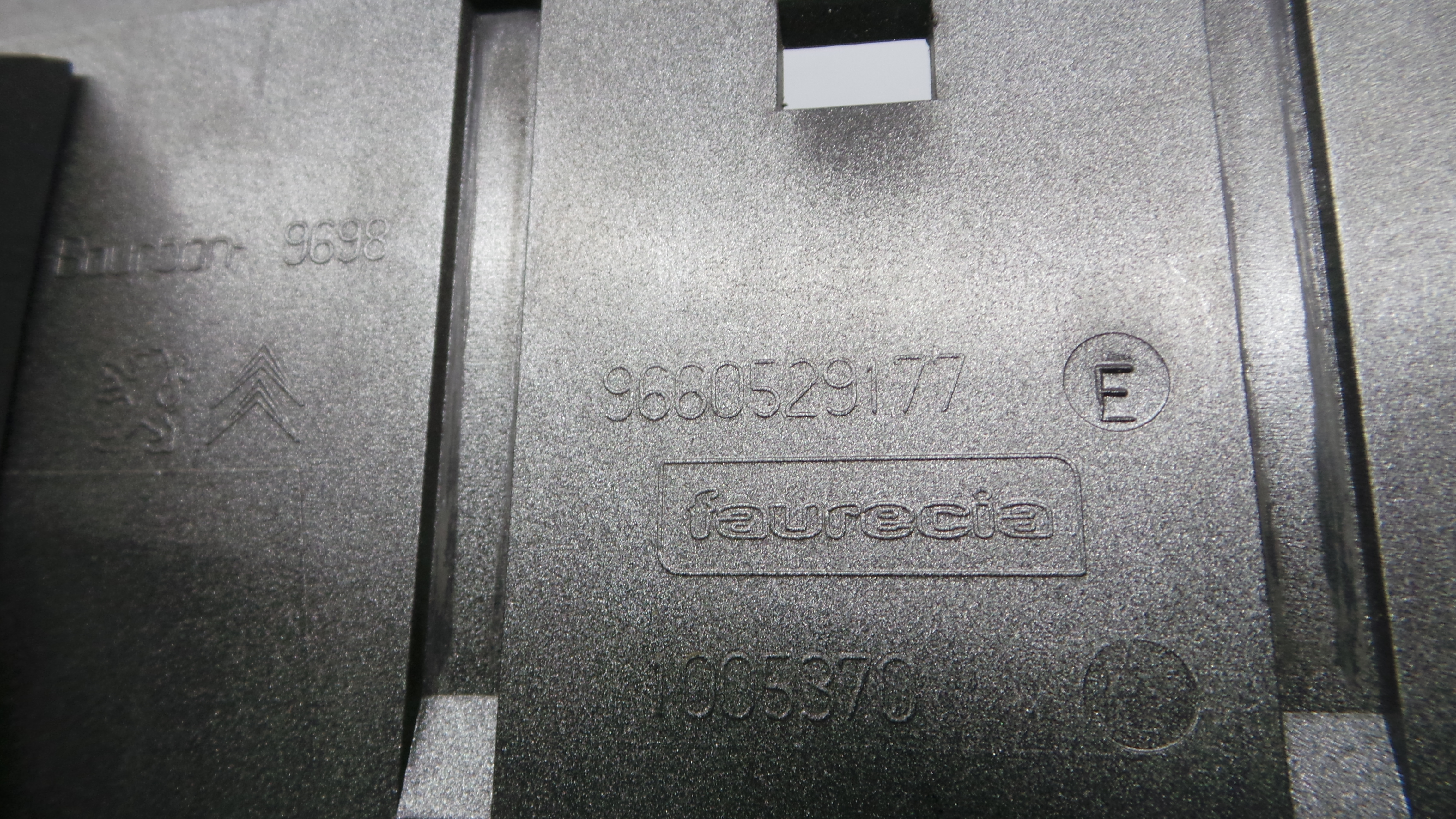 Aro Consola Central 9660529177 - PEUGEOT 308 I (4A_, 4C_)-36784267