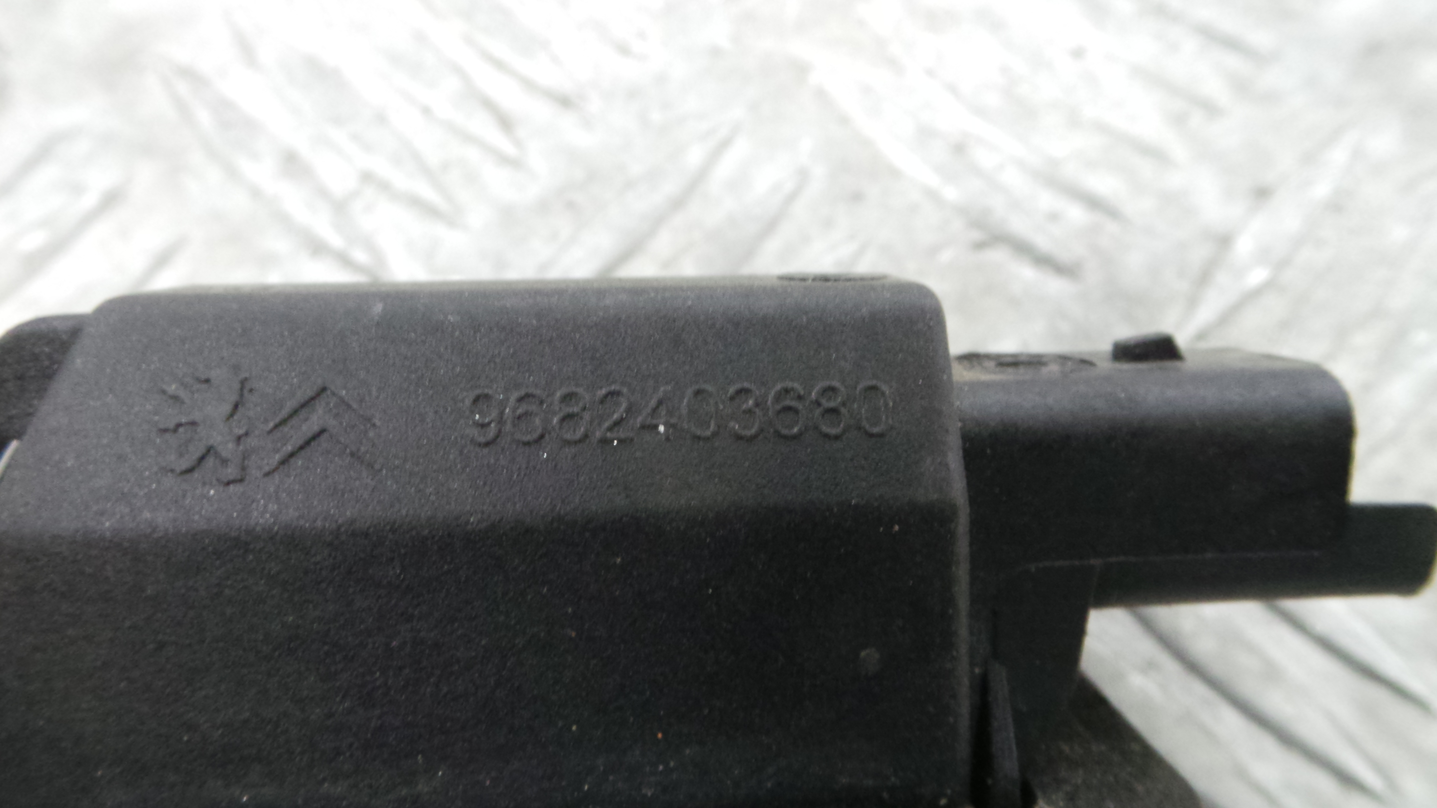 Luz de Matricula 9682403680 - CITROËN C4 II (NC_)-36784406