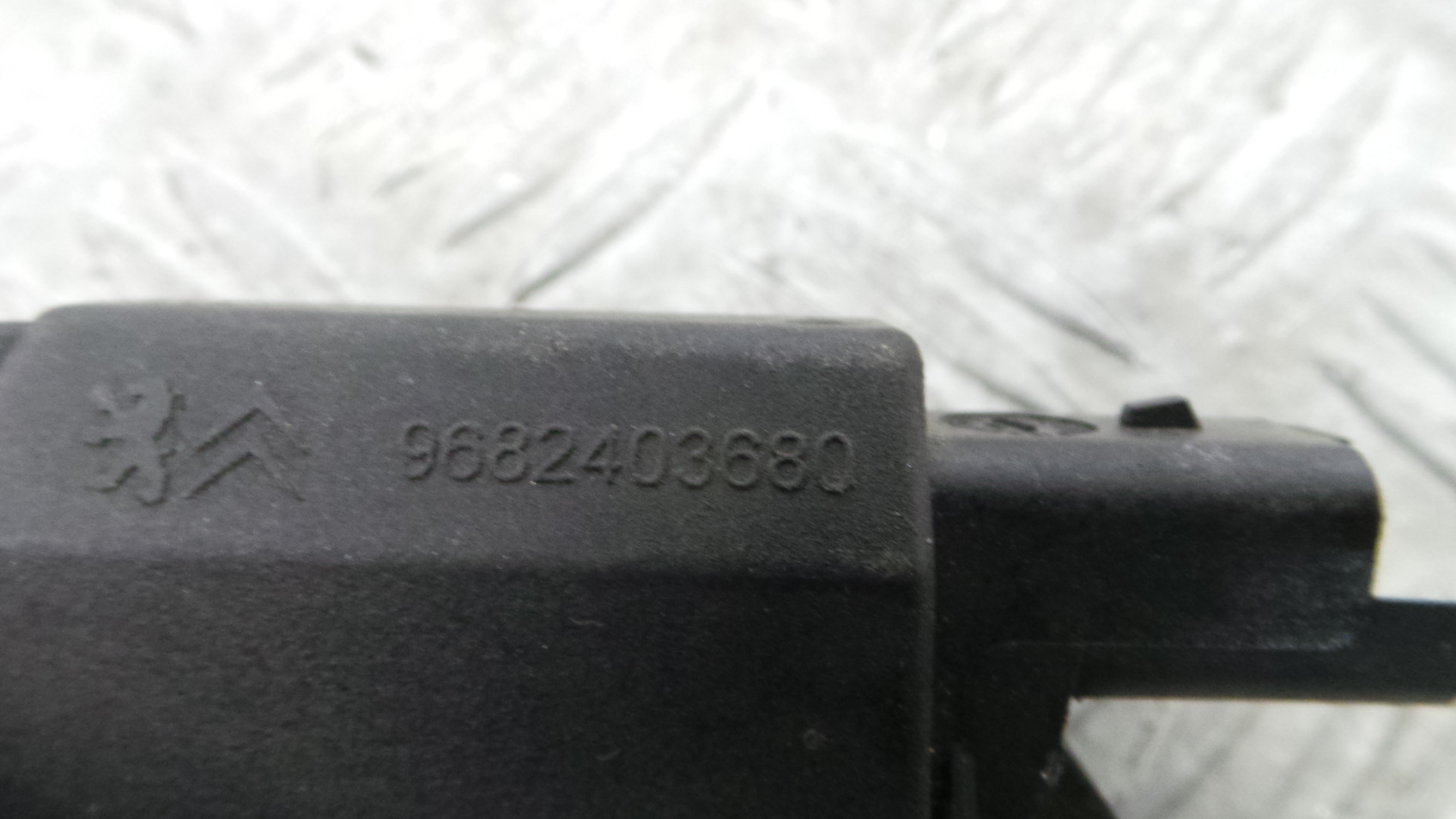 Luz de Matricula 9682403680 - CITROËN C4 II (NC_)-36784412