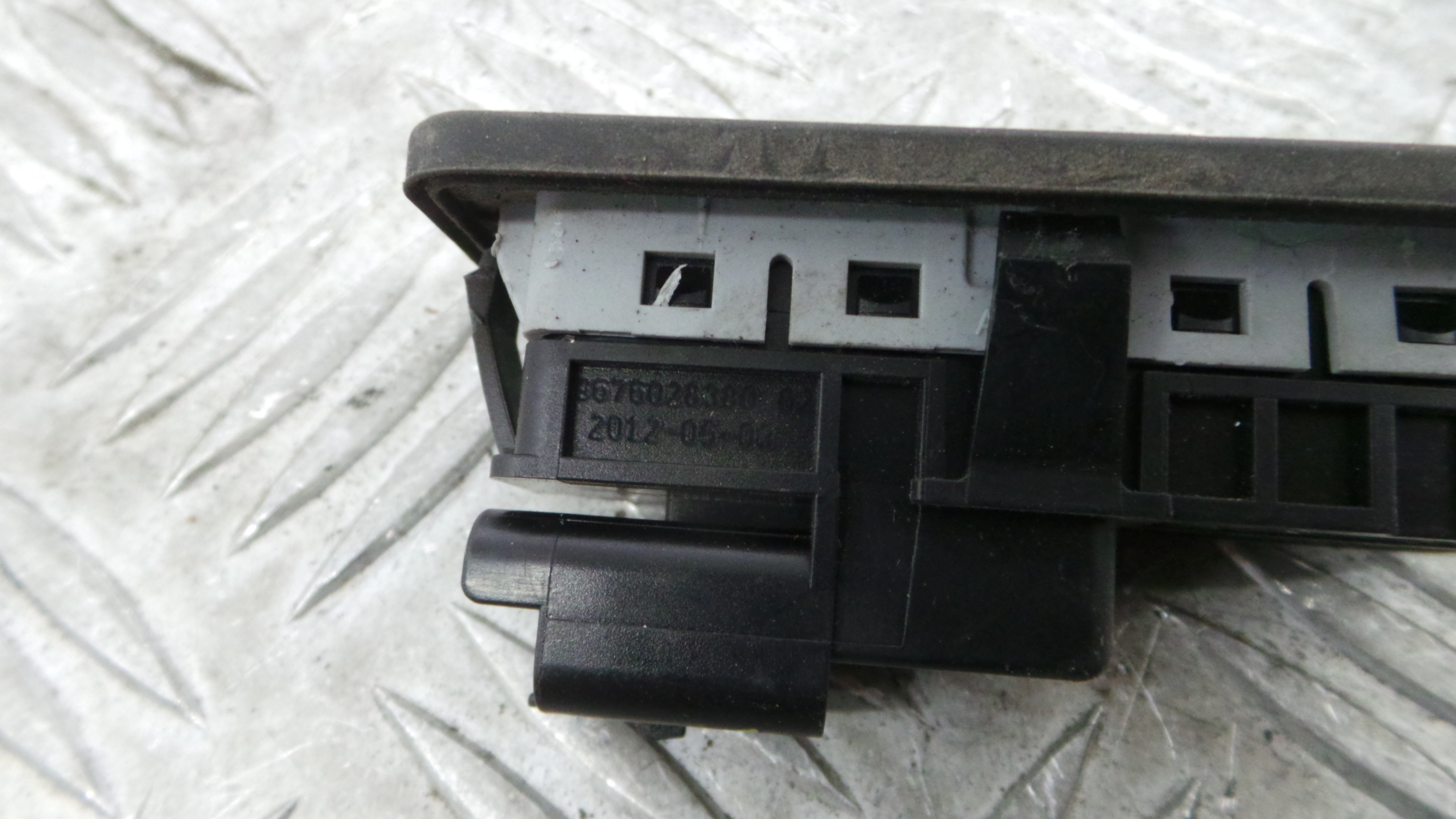 Interruptor / Comando Mala 9676028380 - PEUGEOT 208 I (CA_, CC_)-36784427