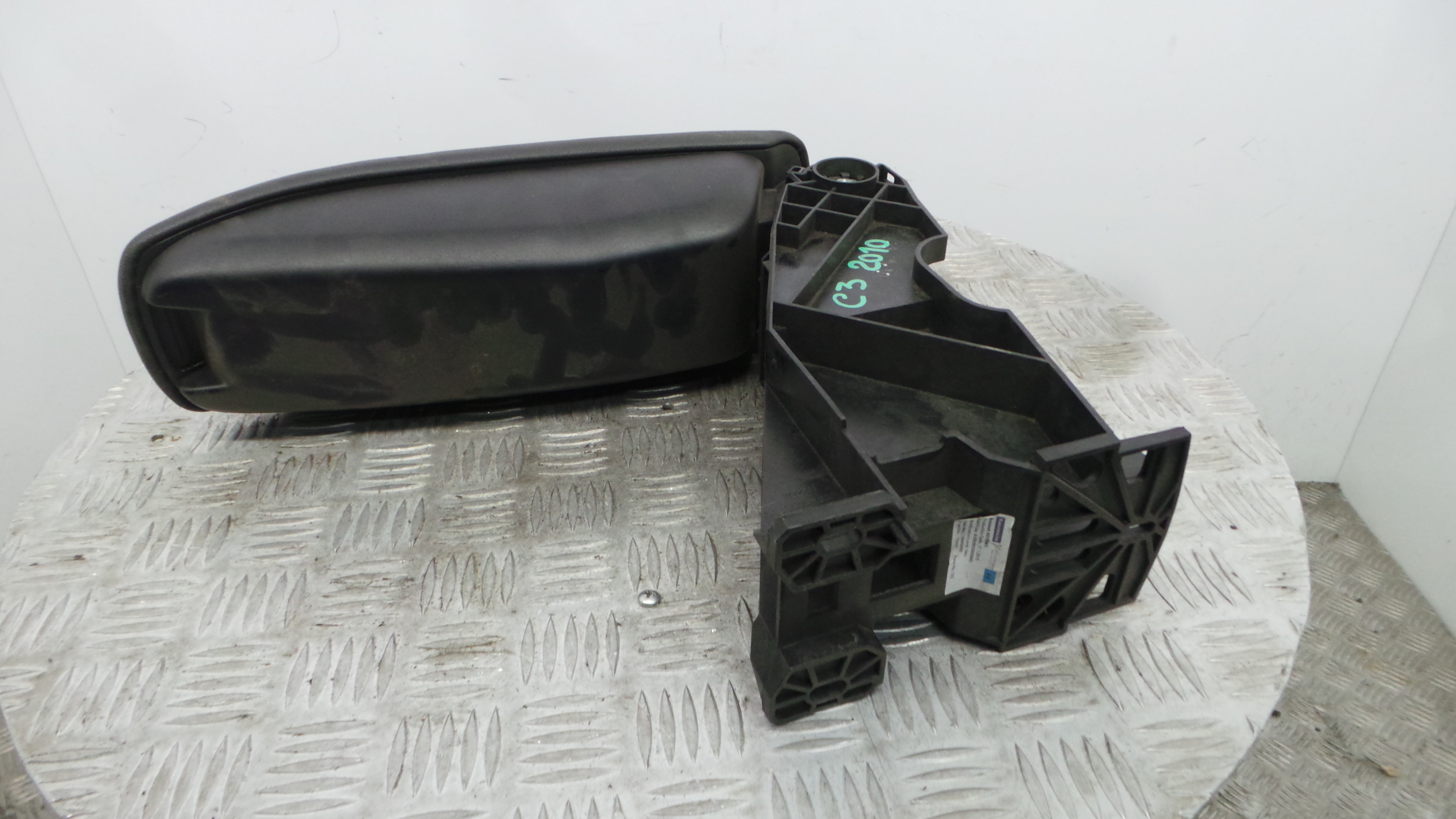 Apoio de Braço Central A0560501001 - CITROËN C3 II (SC_)-36896356