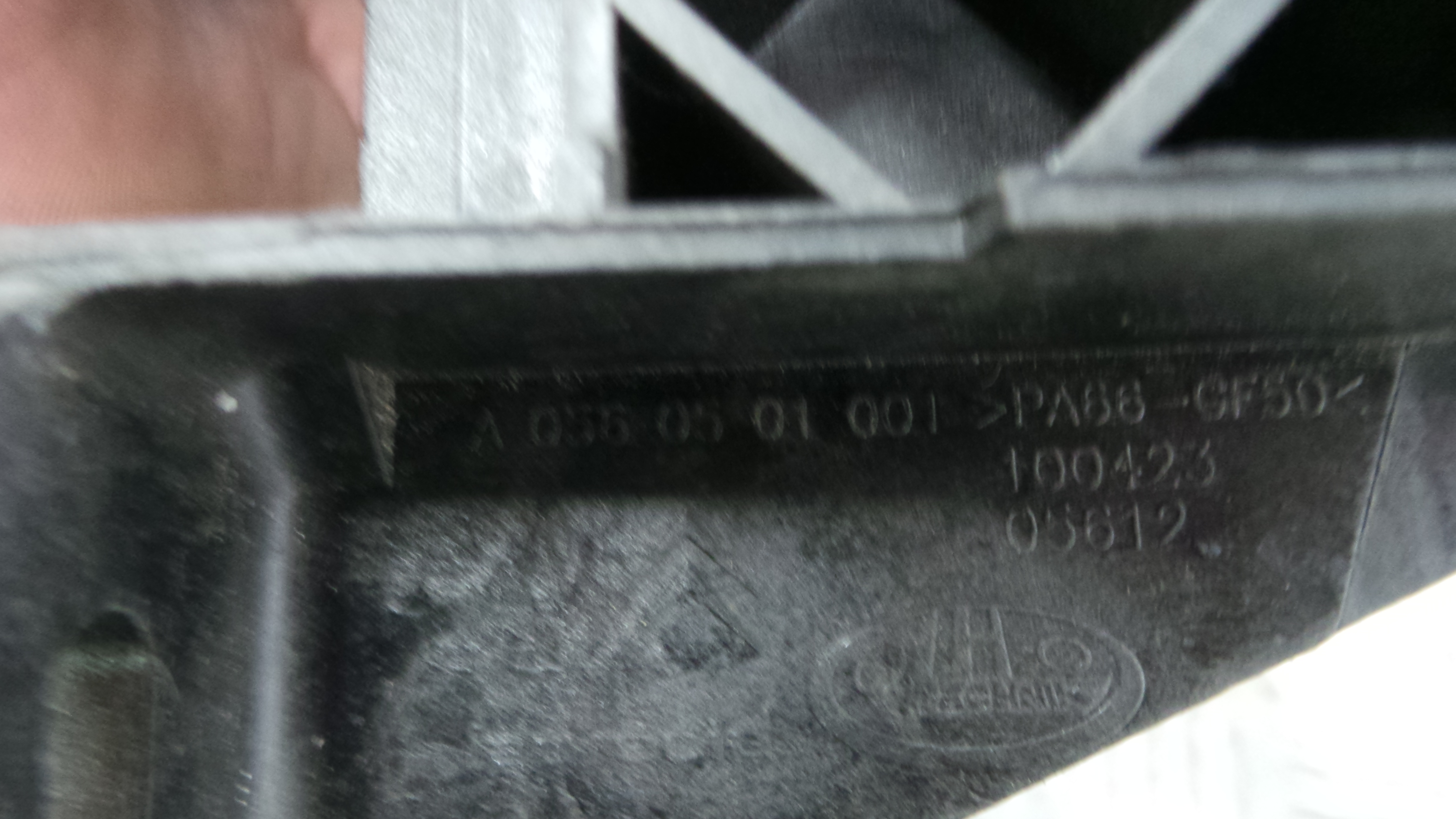 Apoio de Braço Central A0560501001 - PEUGEOT 208 I (CA_, CC_)-36896360