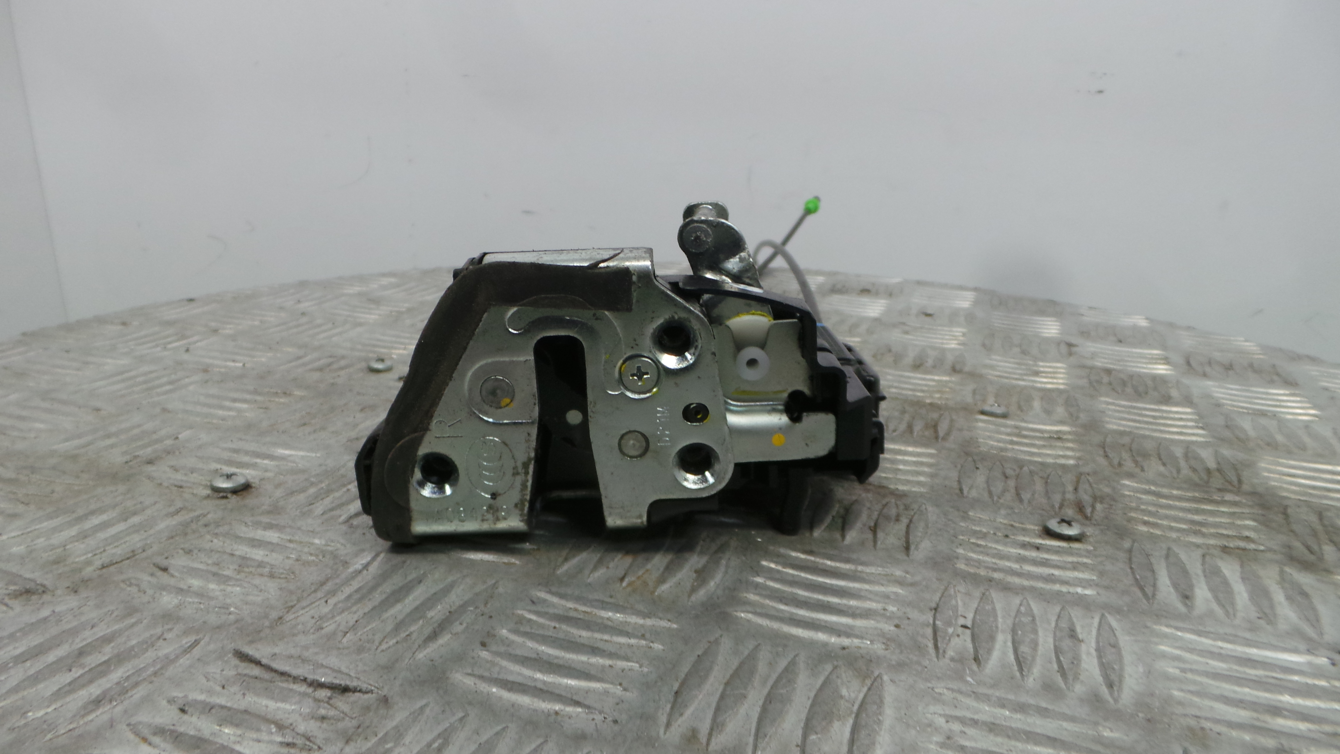 Fecho da Porta Trás Dto 69050-05051 - TOYOTA AURIS Combi (_E18_)-36897334