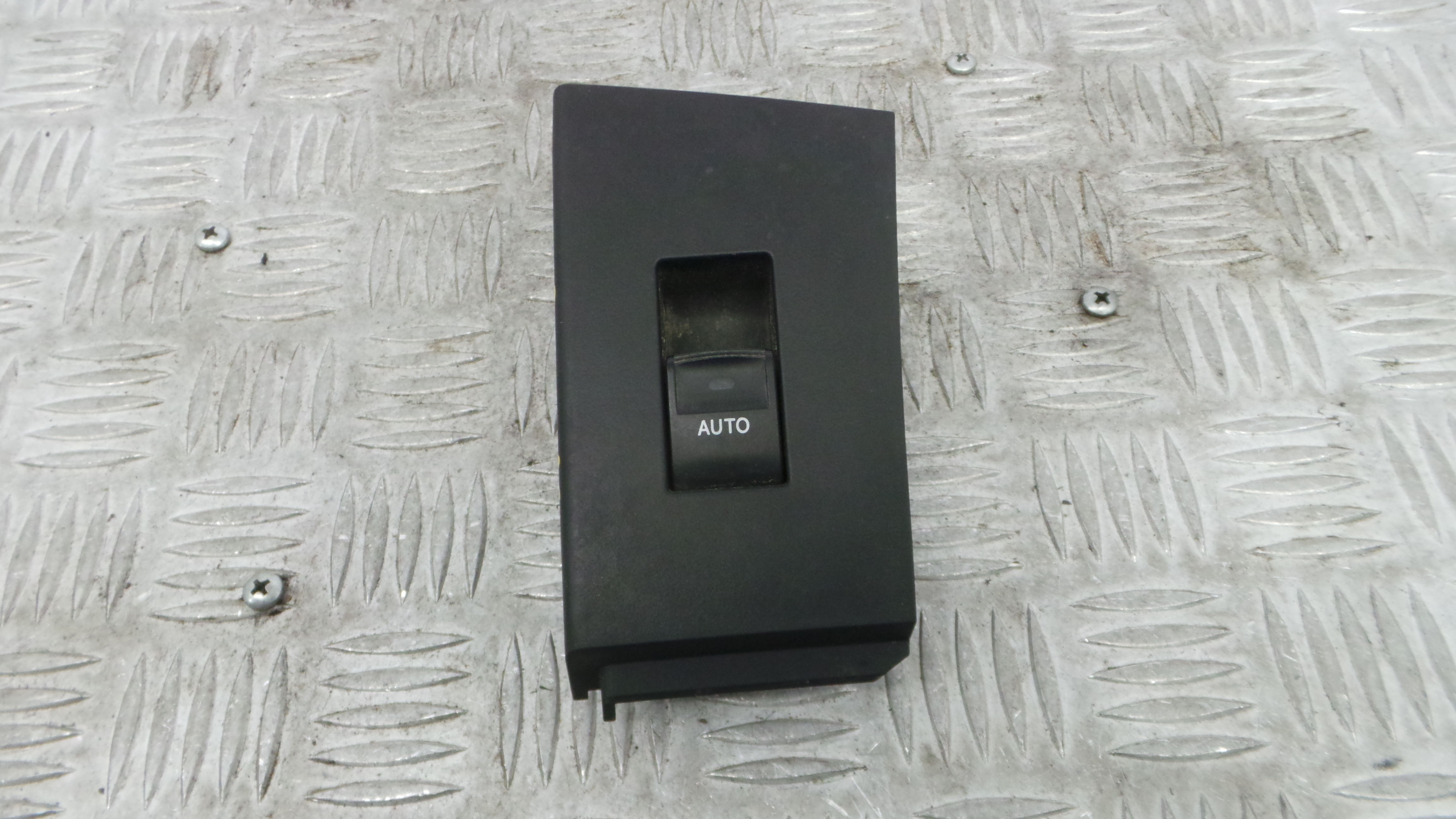 Interruptor / Comando Elevador Vidro Frente Dto  74271-02630 - TOYOTA AURIS Combi (_E18_)-36897349