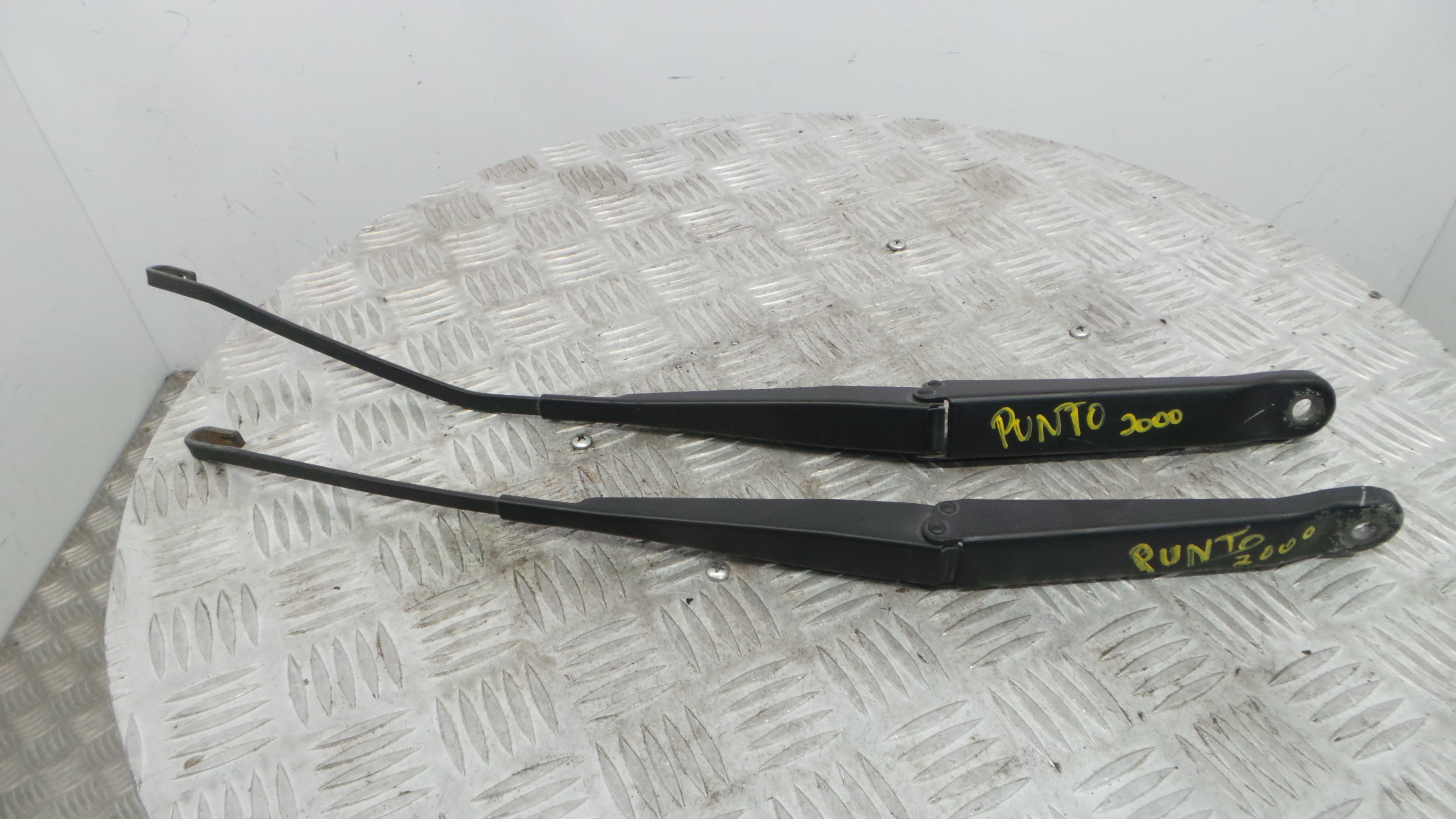 Braço Do Limpa-vidros LP320 - FIAT PUNTO (188_)-36897556 Braço Do Limpa-vidros LP320 - FIAT PUNTO (188_)-36897556