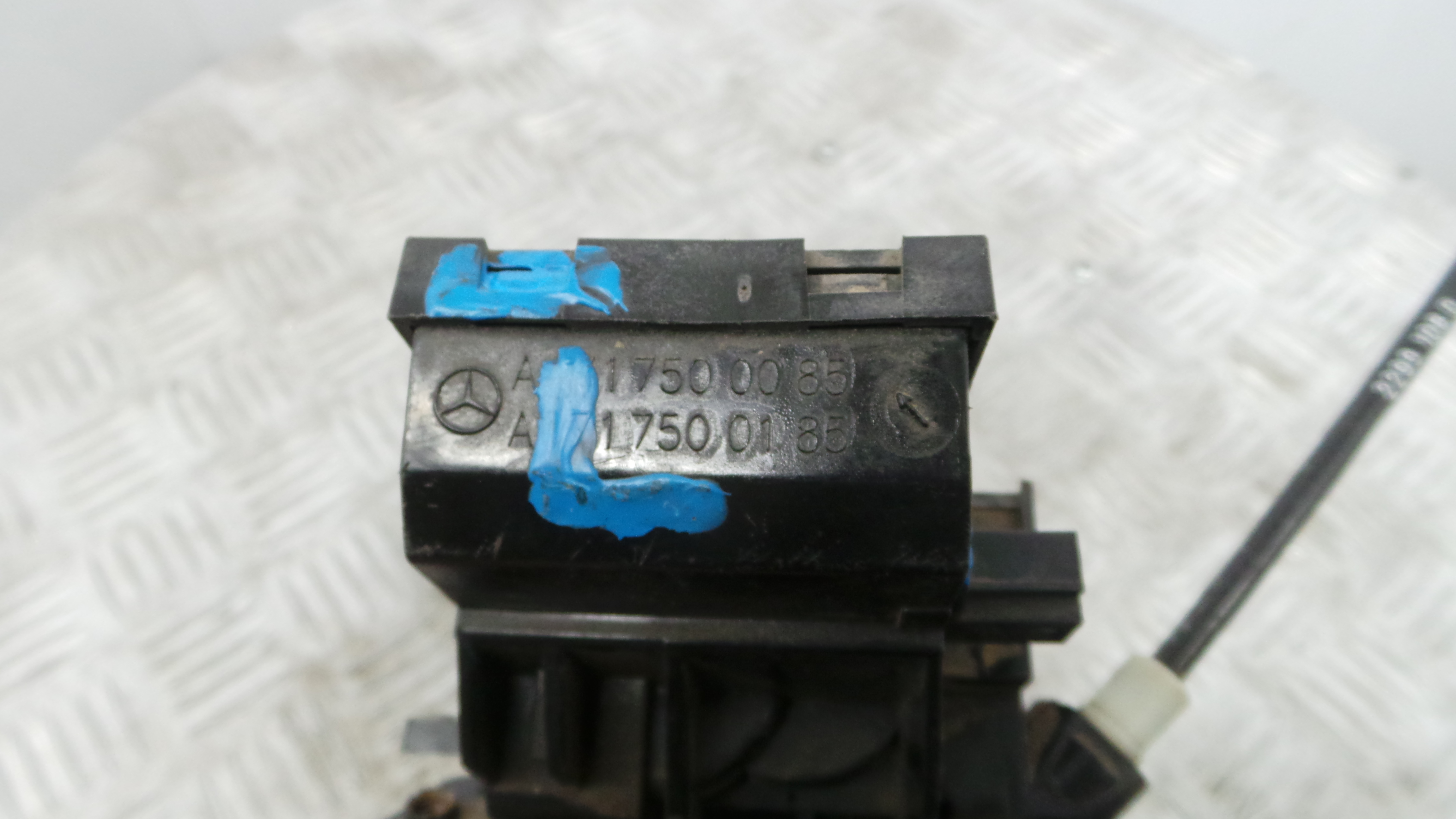 Fecho Mala A1717500085 - MERCEDES-BENZ C-CLASS (W203)-36897632