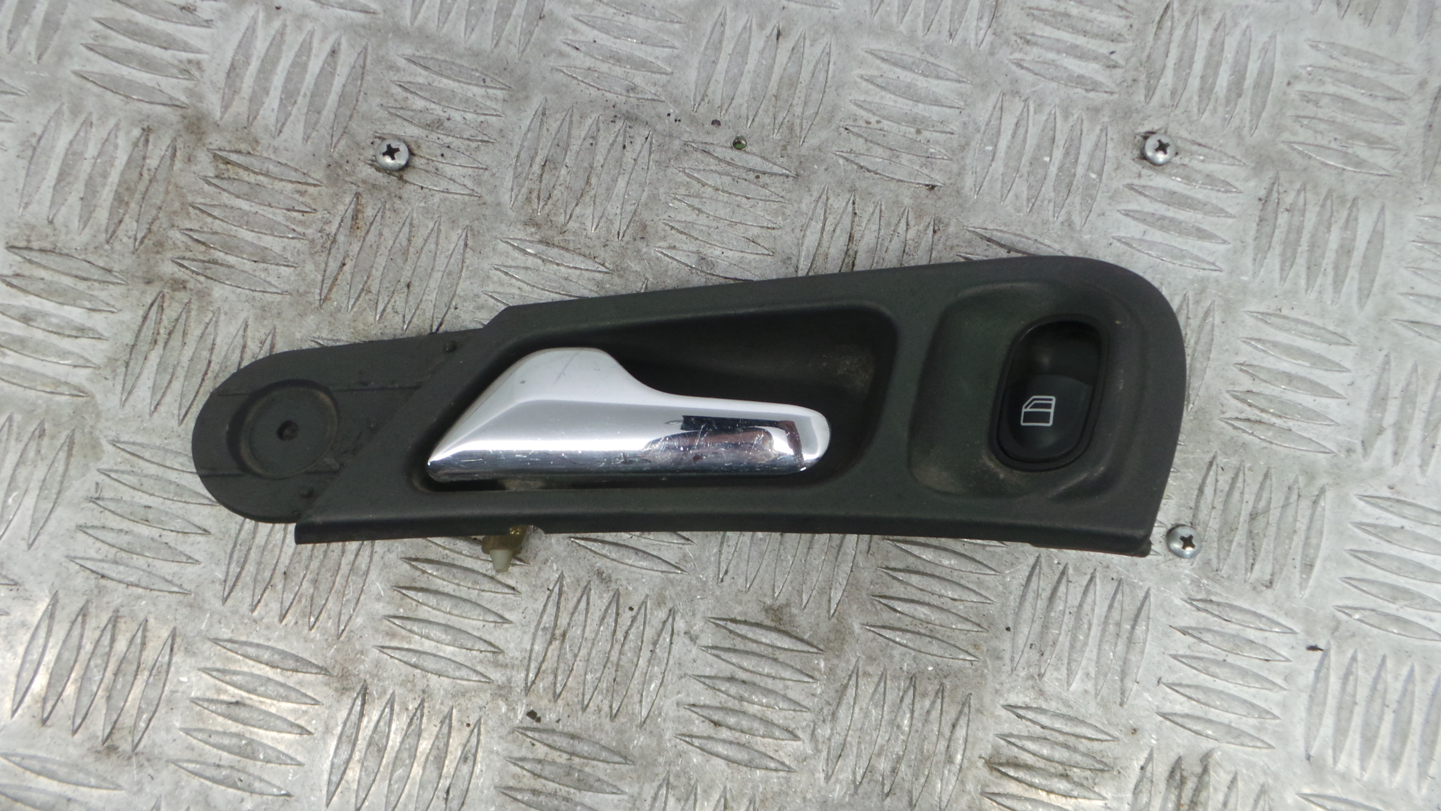 Puxador Interior Traseiro Esquerdo  A20381017519116 - MERCEDES-BENZ C-CLASS (W203)-36897643