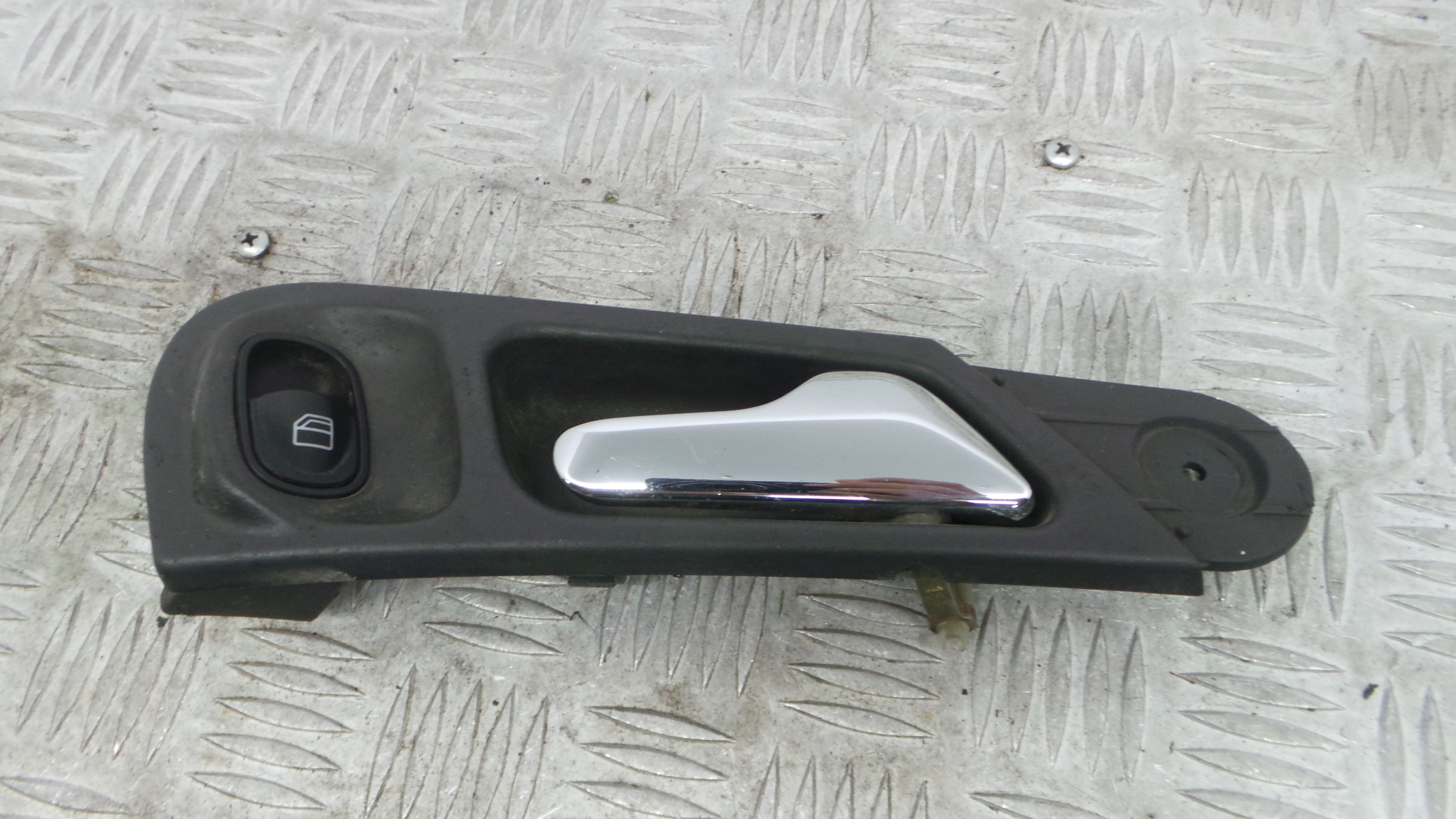Puxador Interior Traseiro Direita A20381018519116 - MERCEDES-BENZ C-CLASS (W203)-36897645