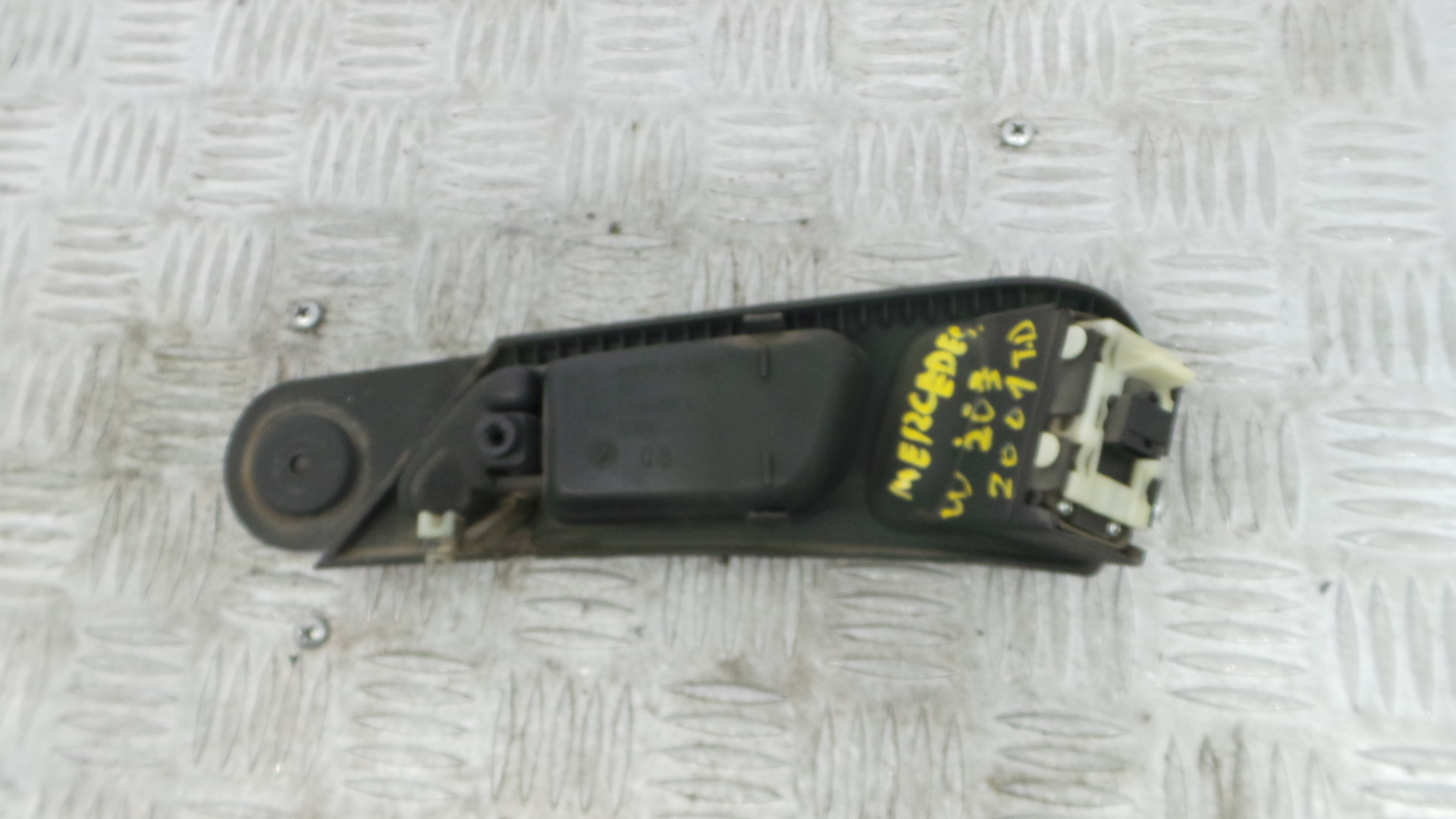 Puxador Interior Traseiro Direita A20381018519116 - MERCEDES-BENZ C-CLASS (W203)-36897645