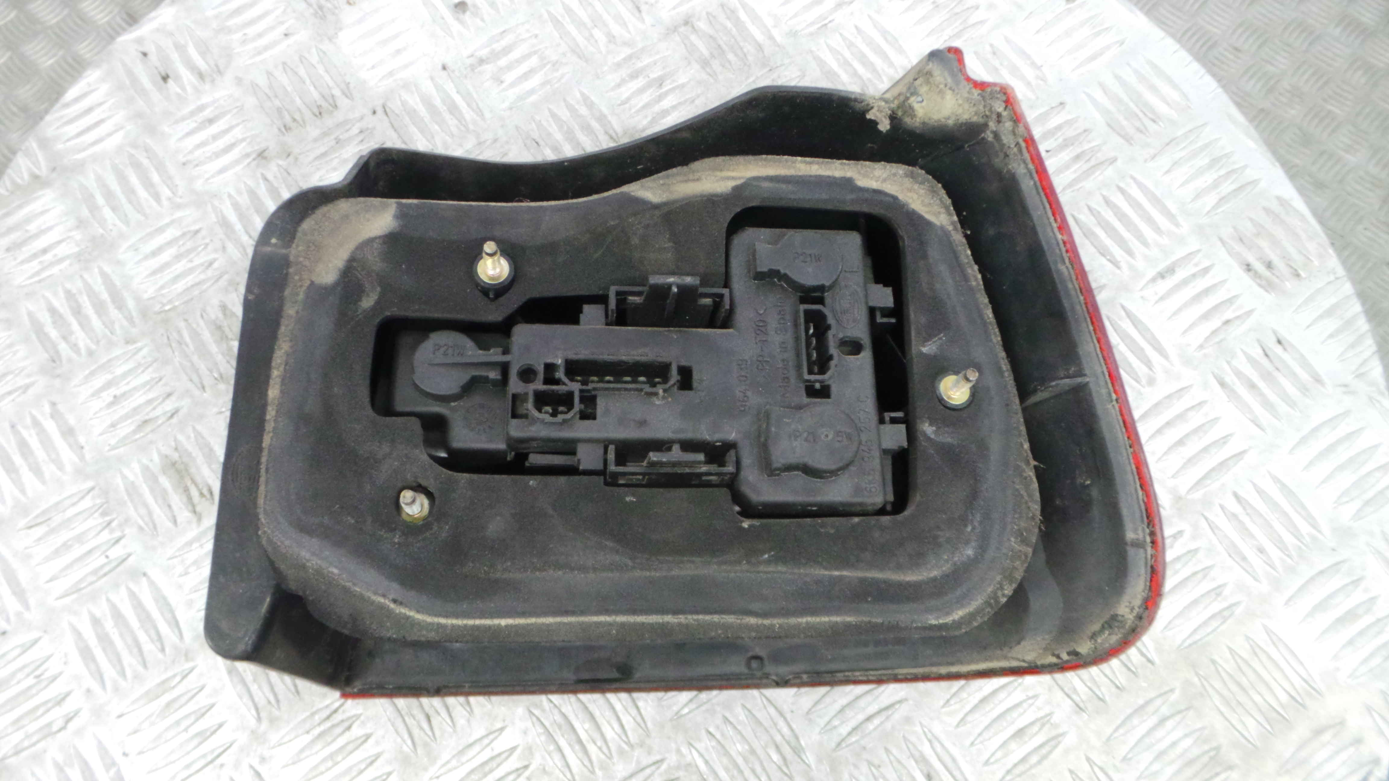 Farolim Stop Esq 6K6946095J - SEAT IBIZA II (6K1), IBIZA Mk II (6K1)-36897793
