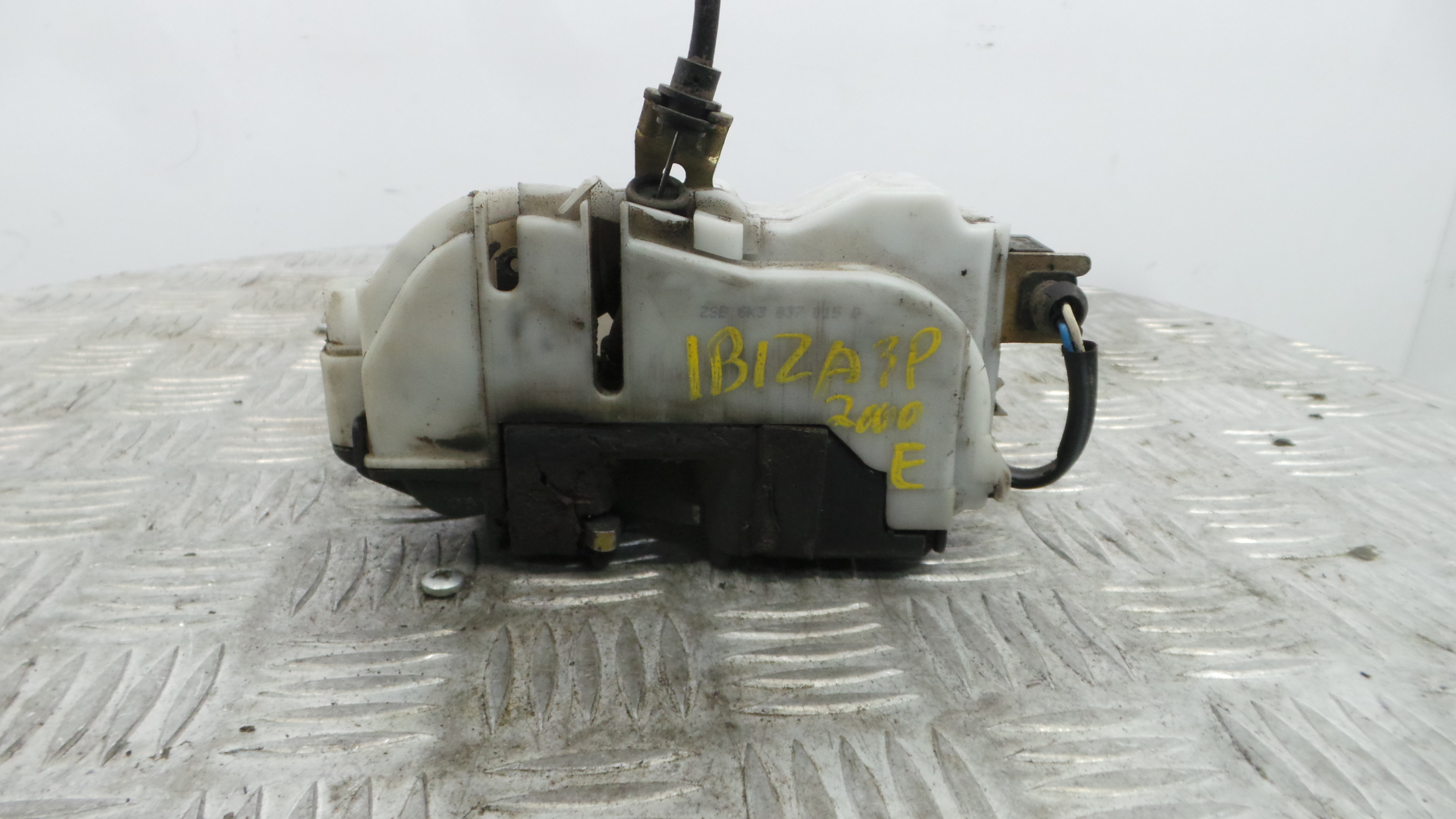 Fecho da Porta Esq 6K3837015D - SEAT IBIZA II (6K1), IBIZA Mk II (6K1)-36897815