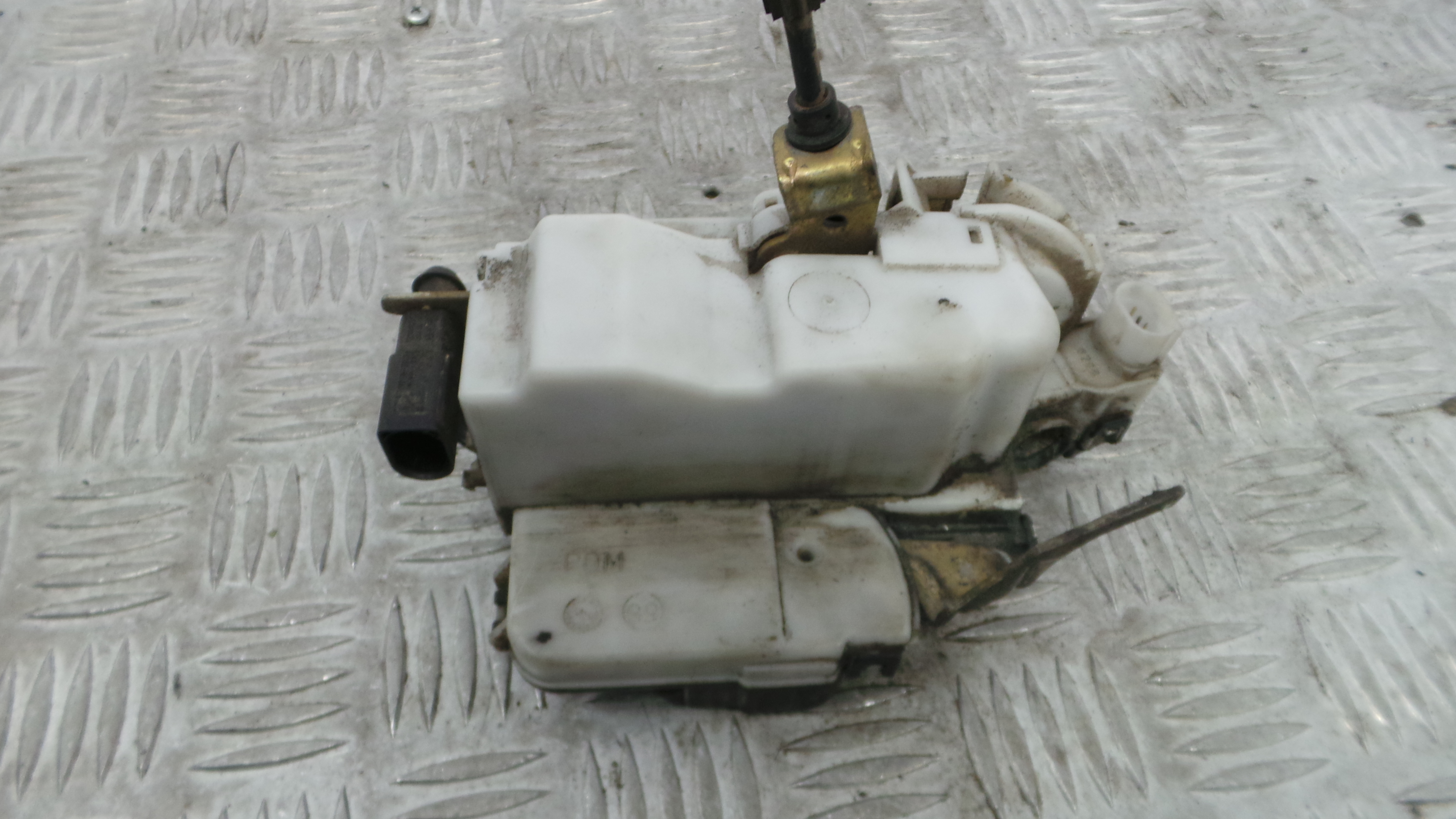 Fecho da Porta Esq 6K3837015D - SEAT IBIZA II (6K1), IBIZA Mk II (6K1)-36897815