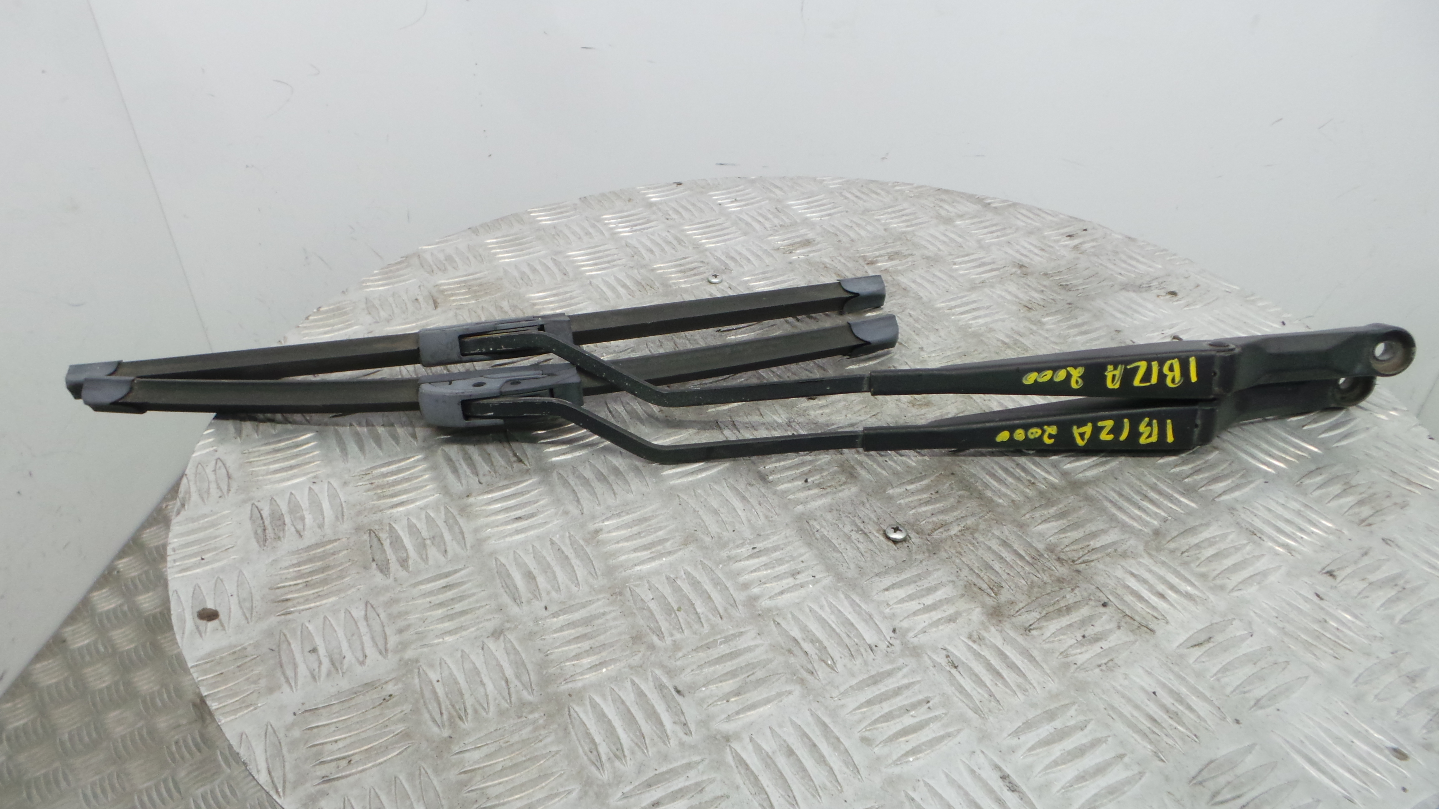 Braço Do Limpa-vidros 6K1955408F - SEAT IBIZA II (6K1), IBIZA Mk II (6K1)-36897897 Braço Do Limpa-vidros 6K1955408F - SEAT IBIZA II (6K1), IBIZA Mk II (6K1)-36897897