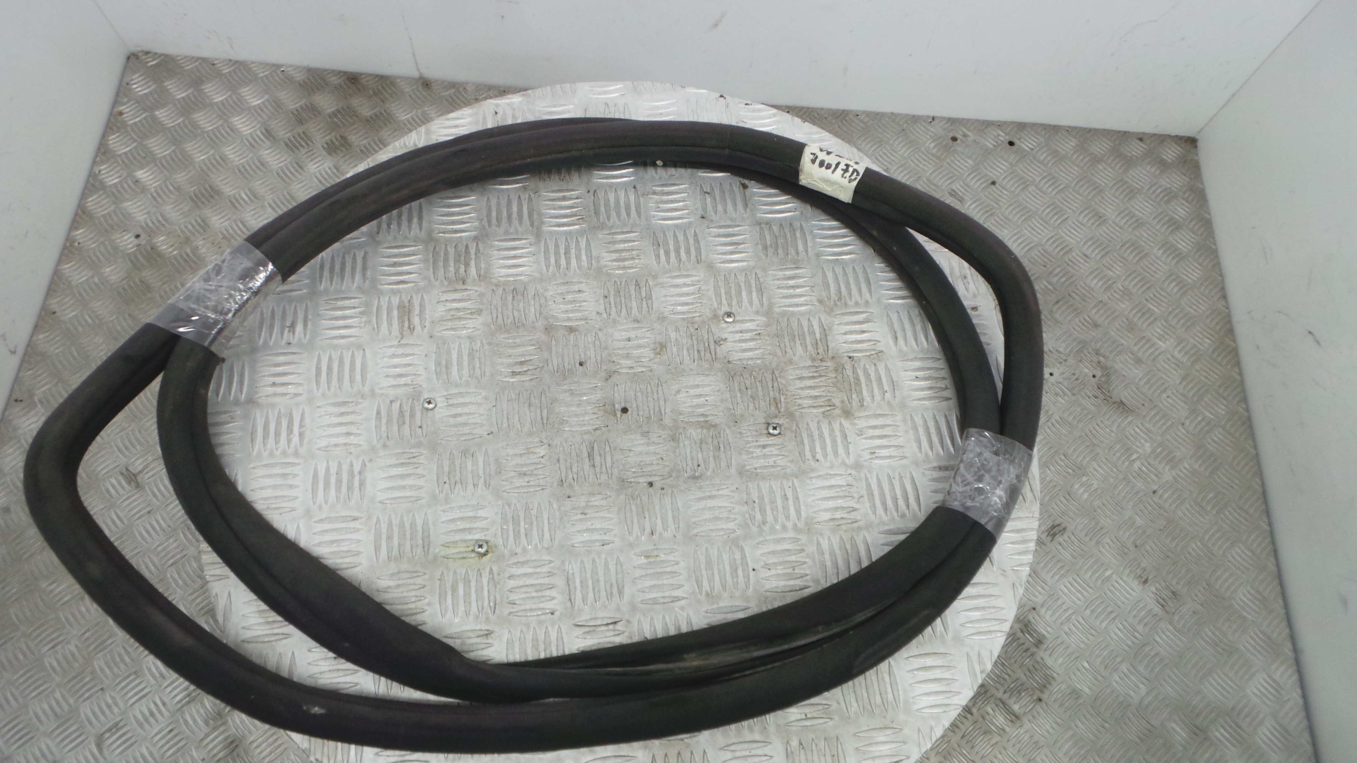 Borracha Porta Frente Direita A2037202278 - MERCEDES-BENZ C-CLASS (W203)-36901173