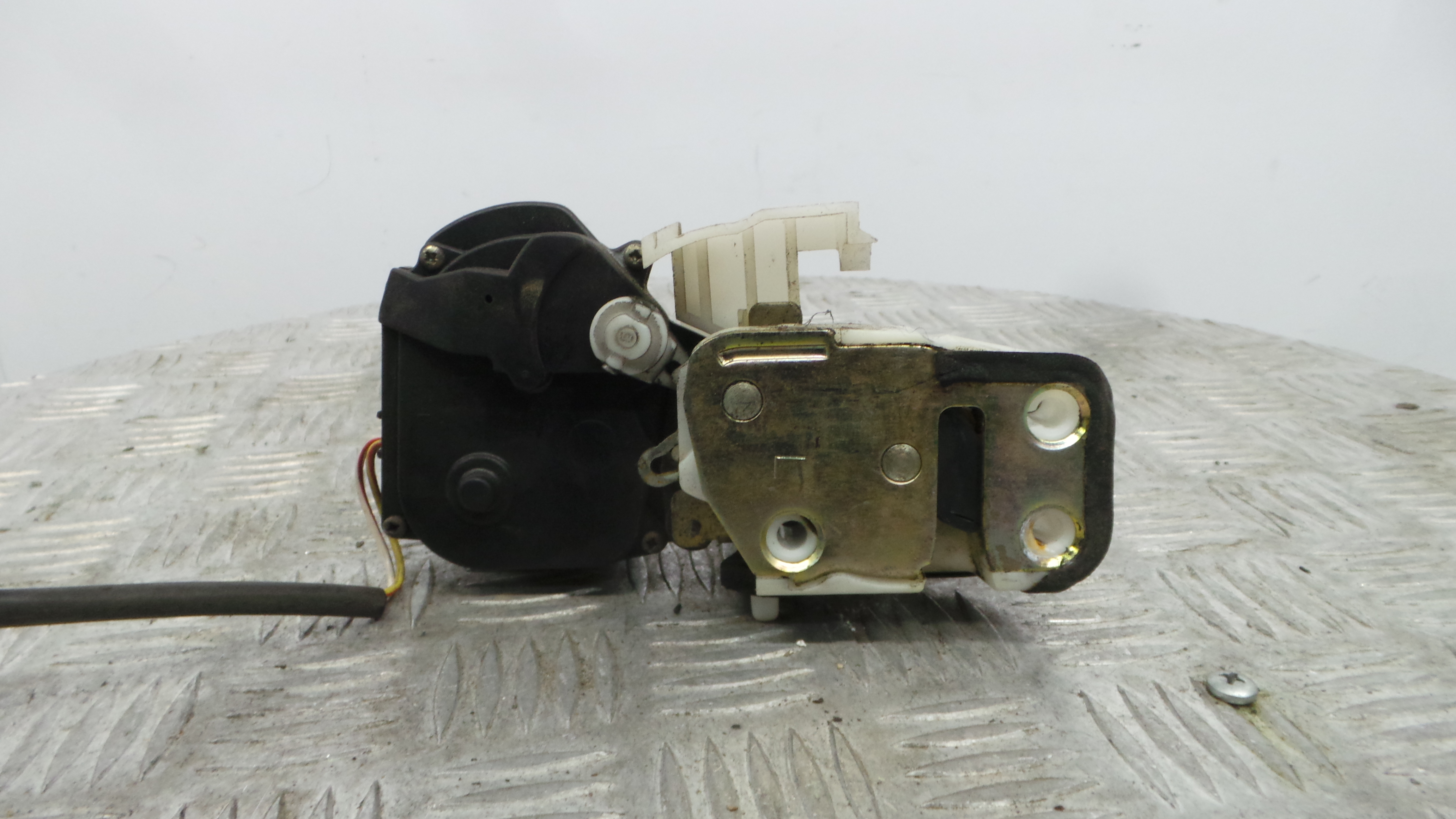Fecho da Porta Trás Esq FUB103280 - ROVER 45 I Hatchback (RT)-36901258