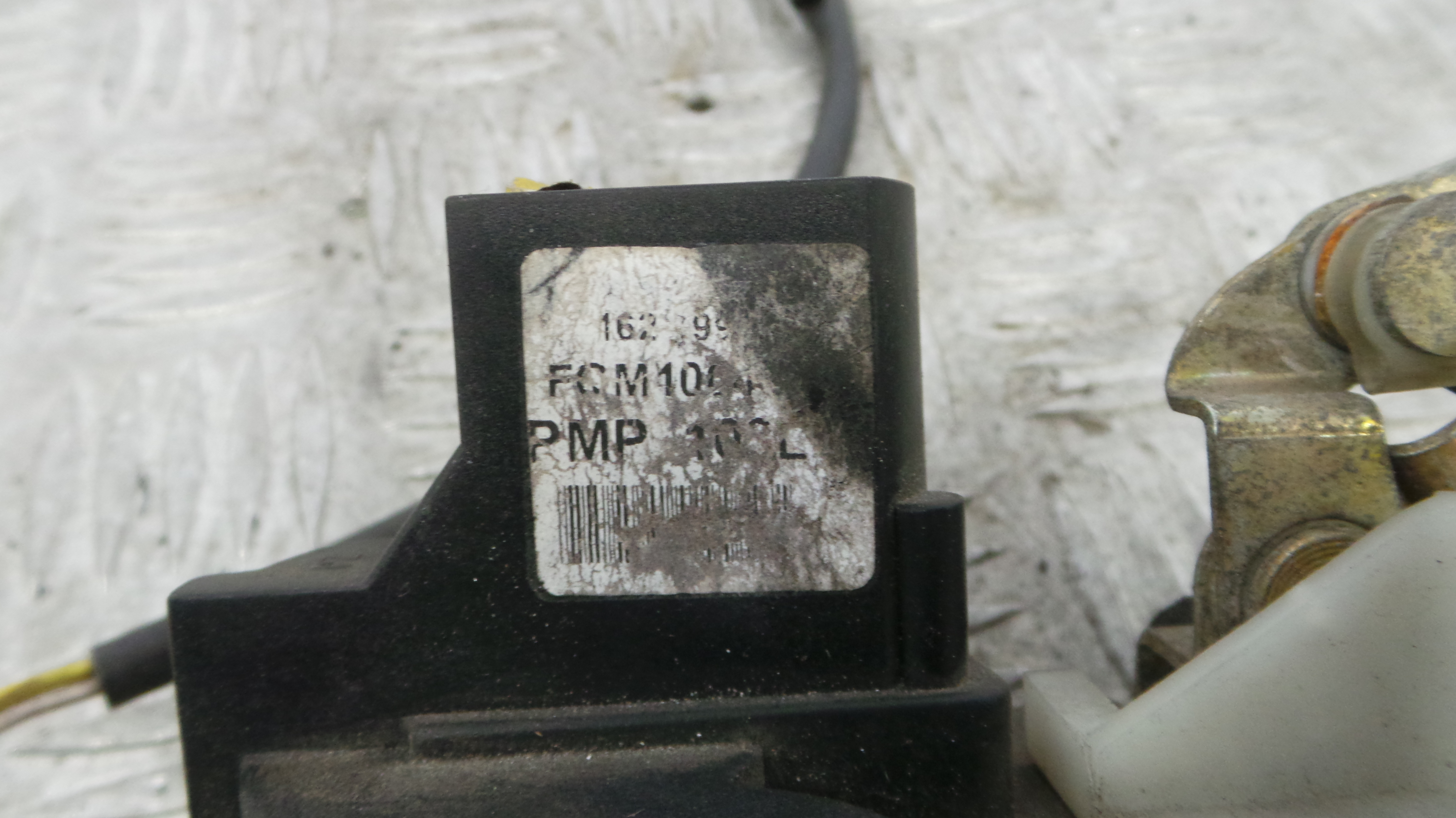 Fecho da Porta Trás Esq FUB103280 - ROVER 45 I Hatchback (RT)-36901258