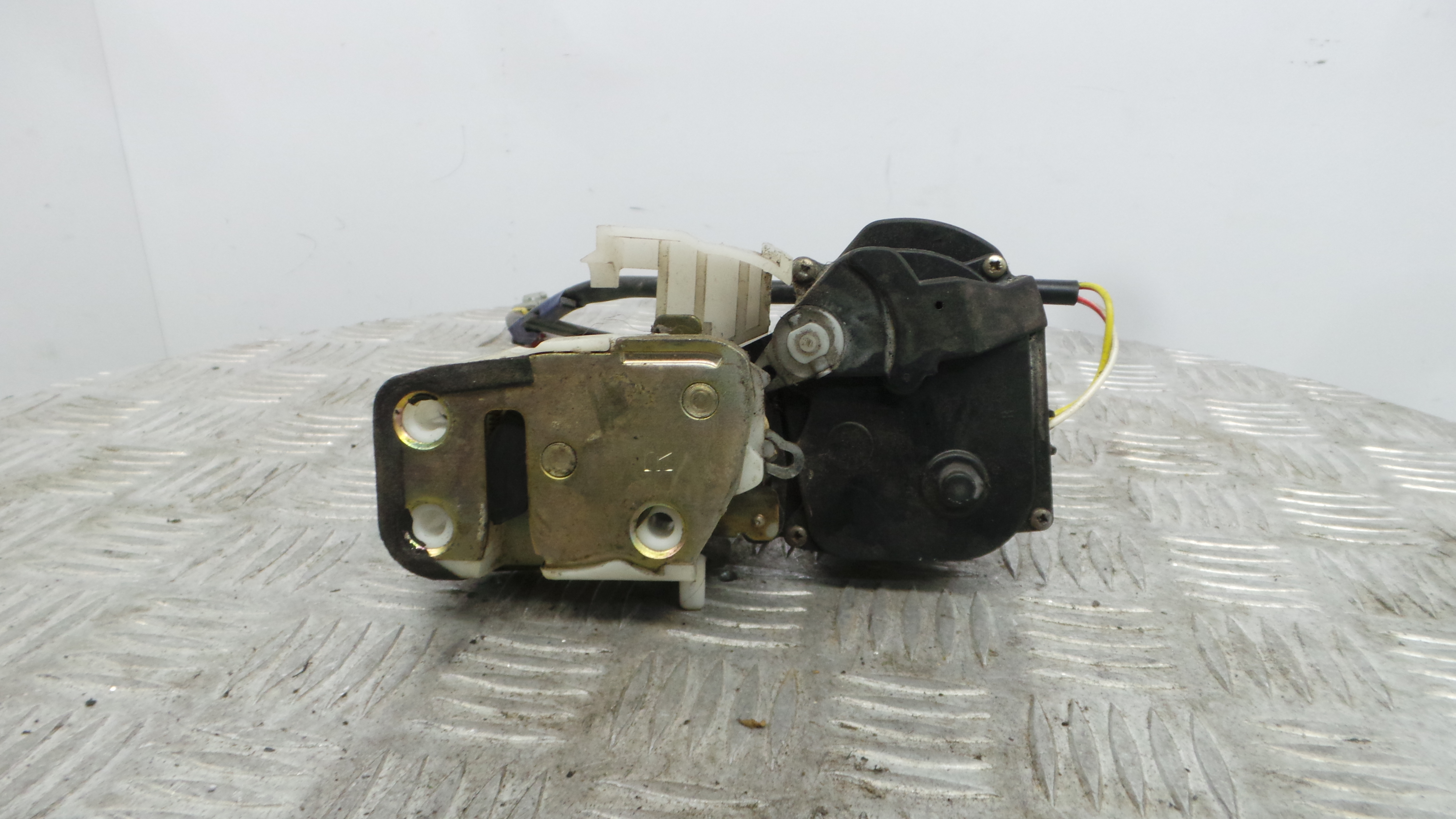 Fecho da Porta Trás Dto CWC102200 - ROVER 45 I Hatchback (RT)-36901262