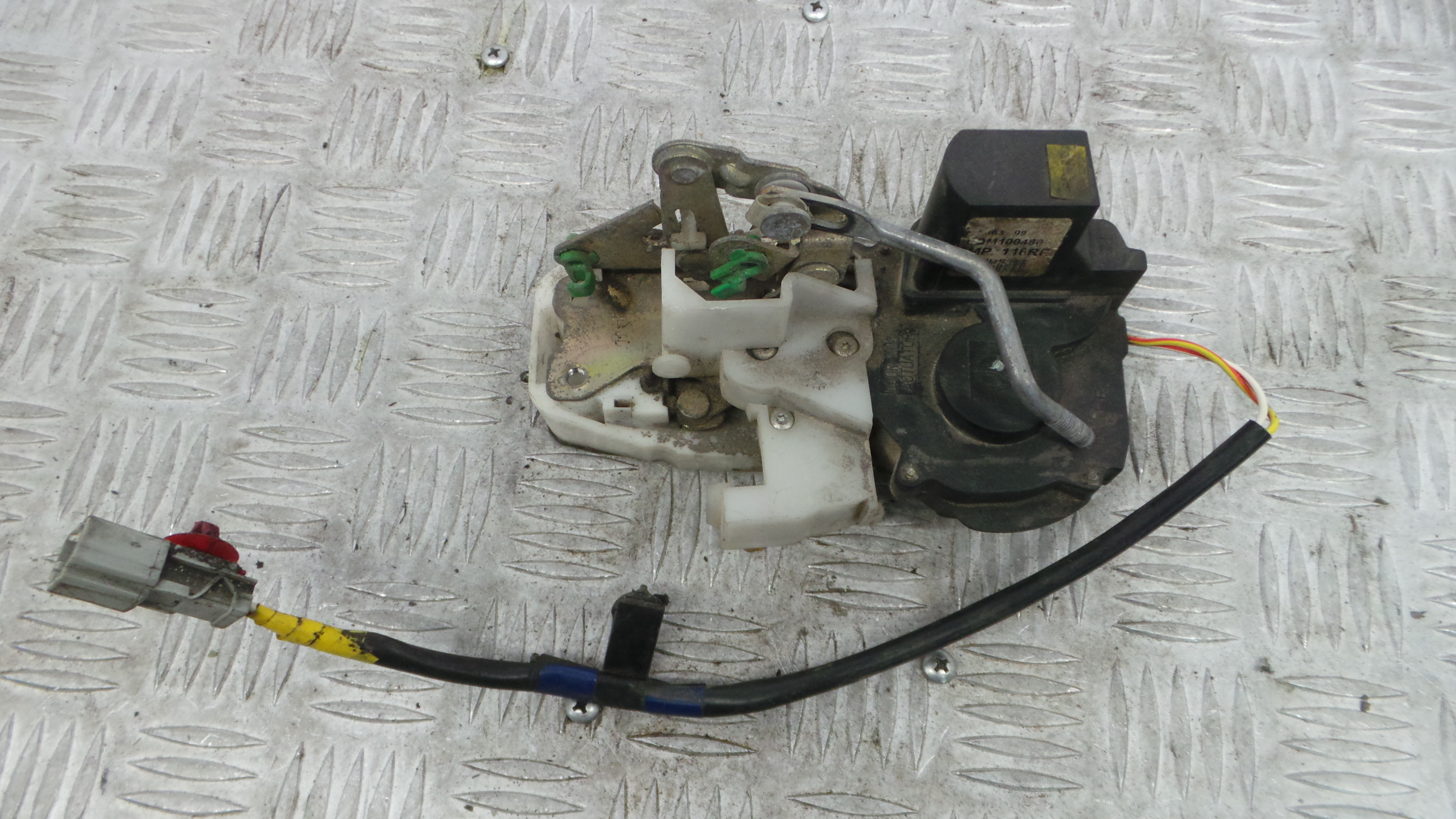 Fecho da Porta Trás Dto CWC102200 - ROVER 45 I Hatchback (RT)-36901262