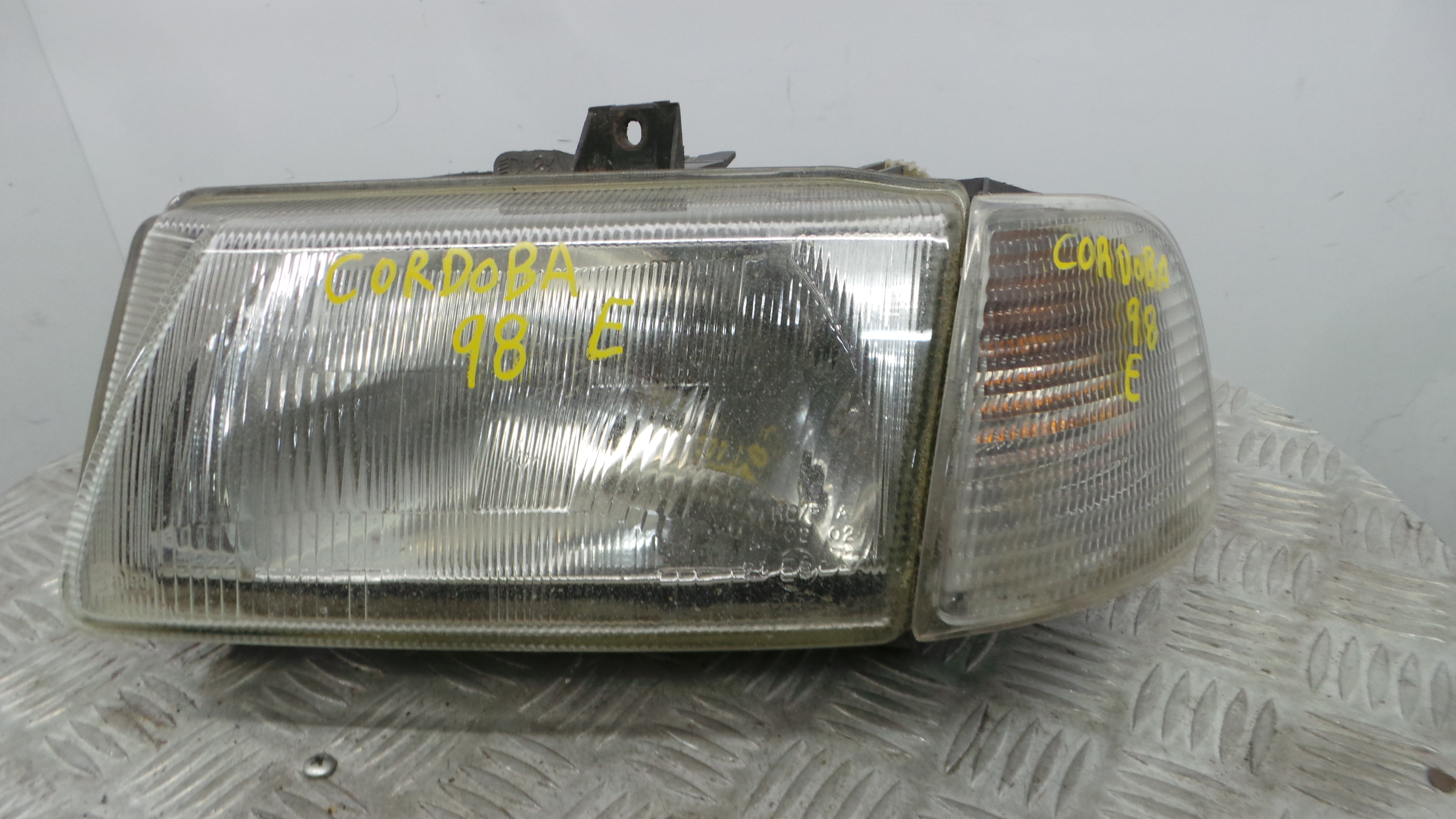 Ótica Esq 6K0941009 - SEAT CORDOBA (6K1, 6K2)-36901465 Ótica Esq 6K0941009 - SEAT CORDOBA (6K1, 6K2)-36901465