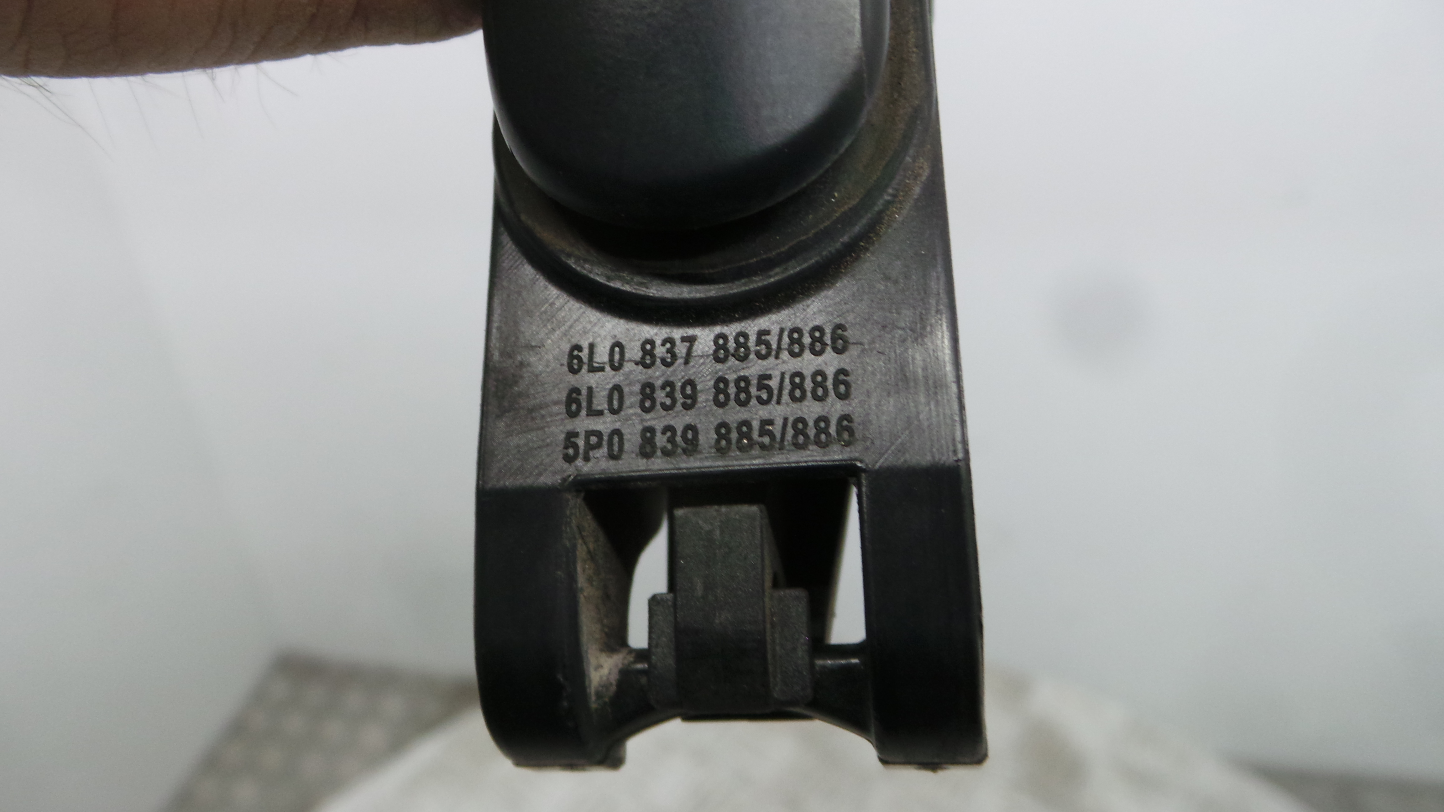 Puxador Exterior Trás Direita   6L0837885 - SEAT IBIZA III (6L1), IBIZA Mk III (6L1)-36901496