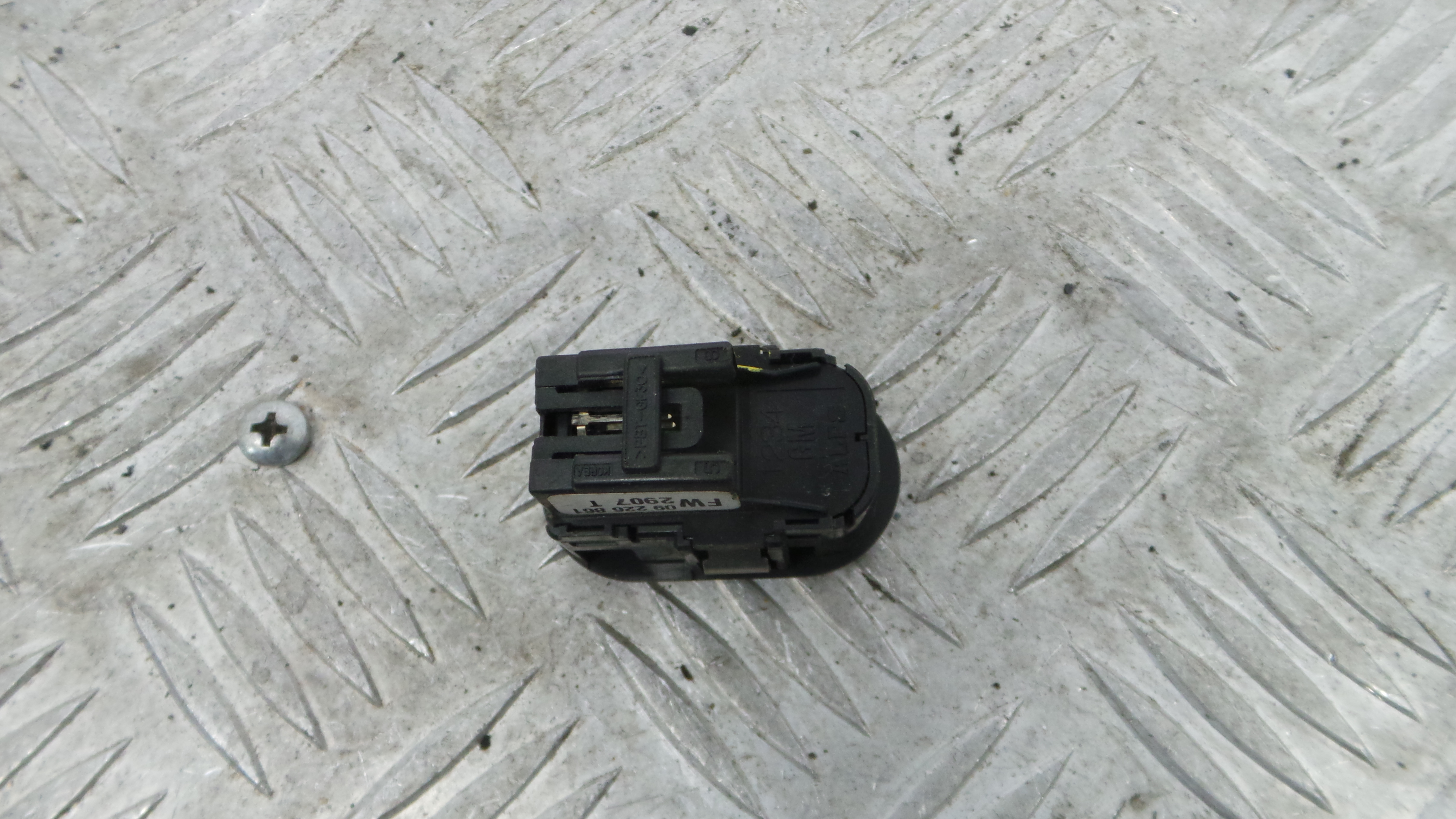 Puxador Interior Frente Esquerdo 13104274 - OPEL CORSA C (X01)-37076868