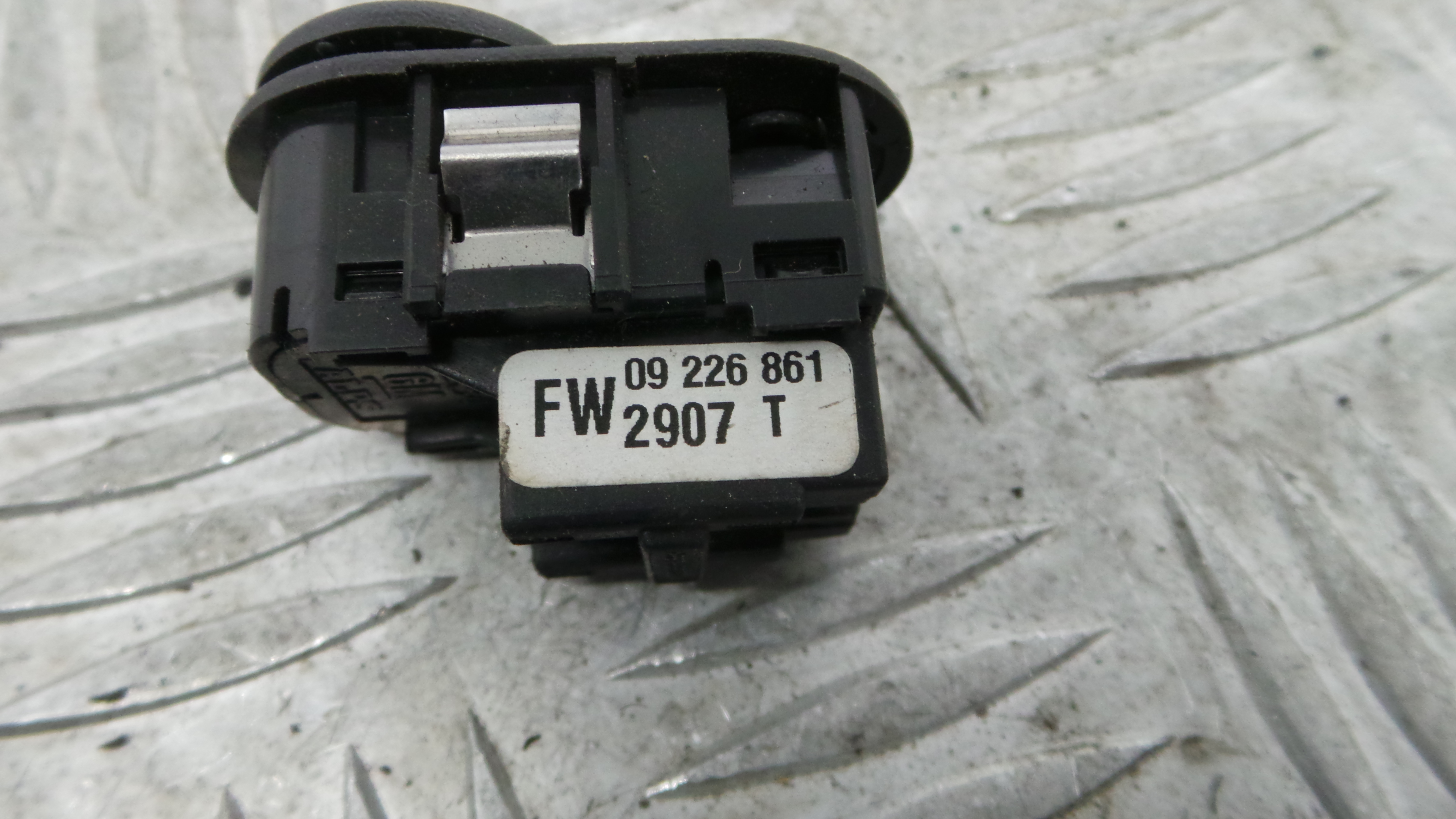 Puxador Interior Frente Esquerdo 13104274 - OPEL CORSA C (X01)-37076868