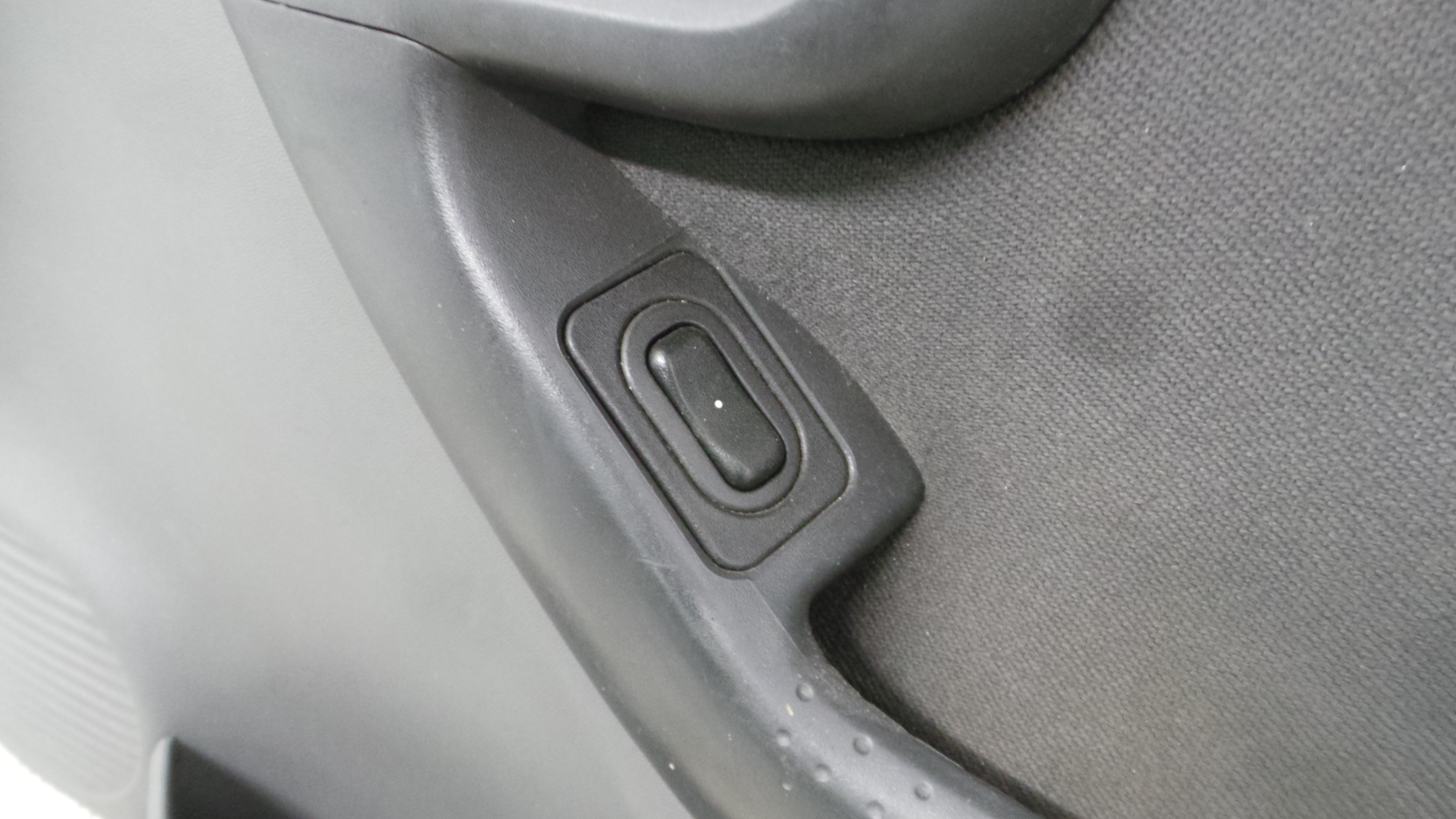 Interruptor / Comando Elevador Vidro Frente Dto  24411032 - OPEL CORSA C (X01)-36905488