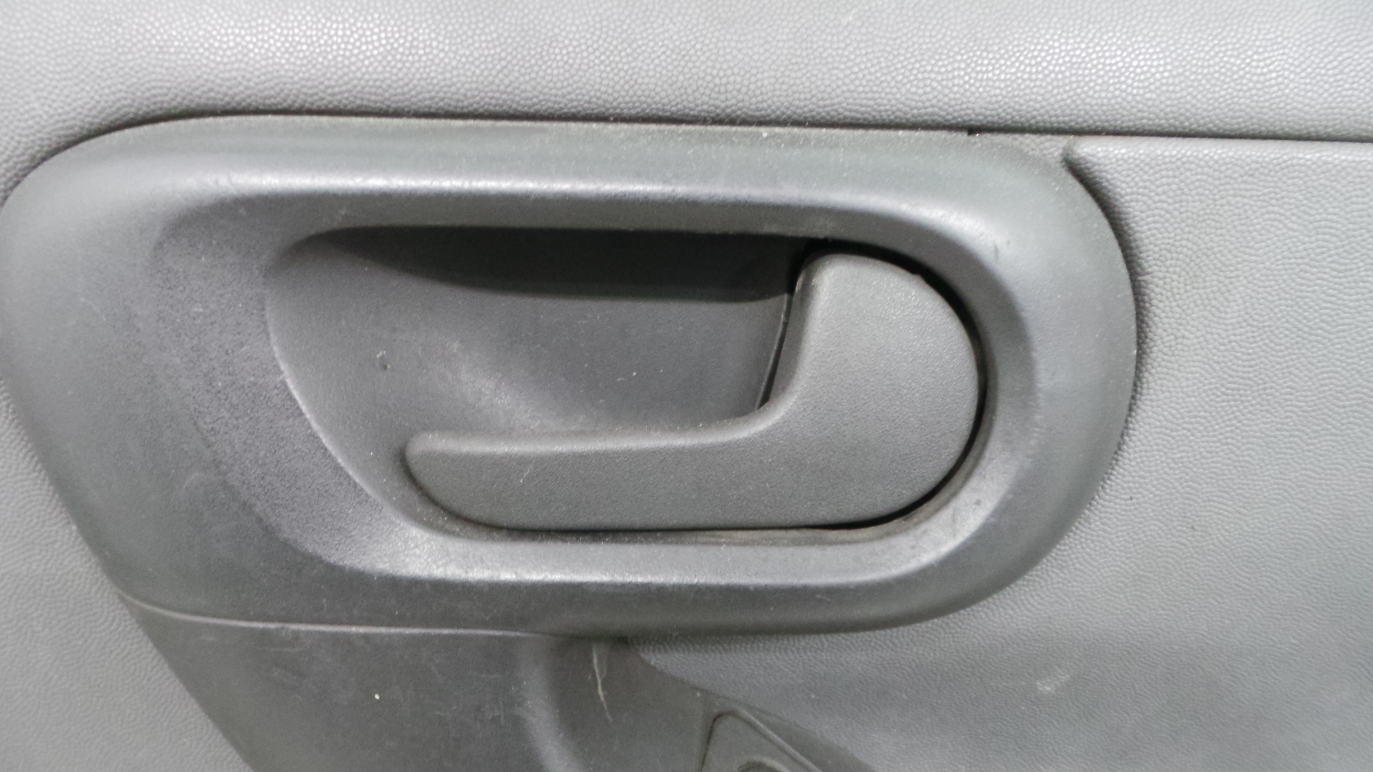 Puxador Interior Frente Direita 13104272 - OPEL COMBO Caixa/monovolume-36905672