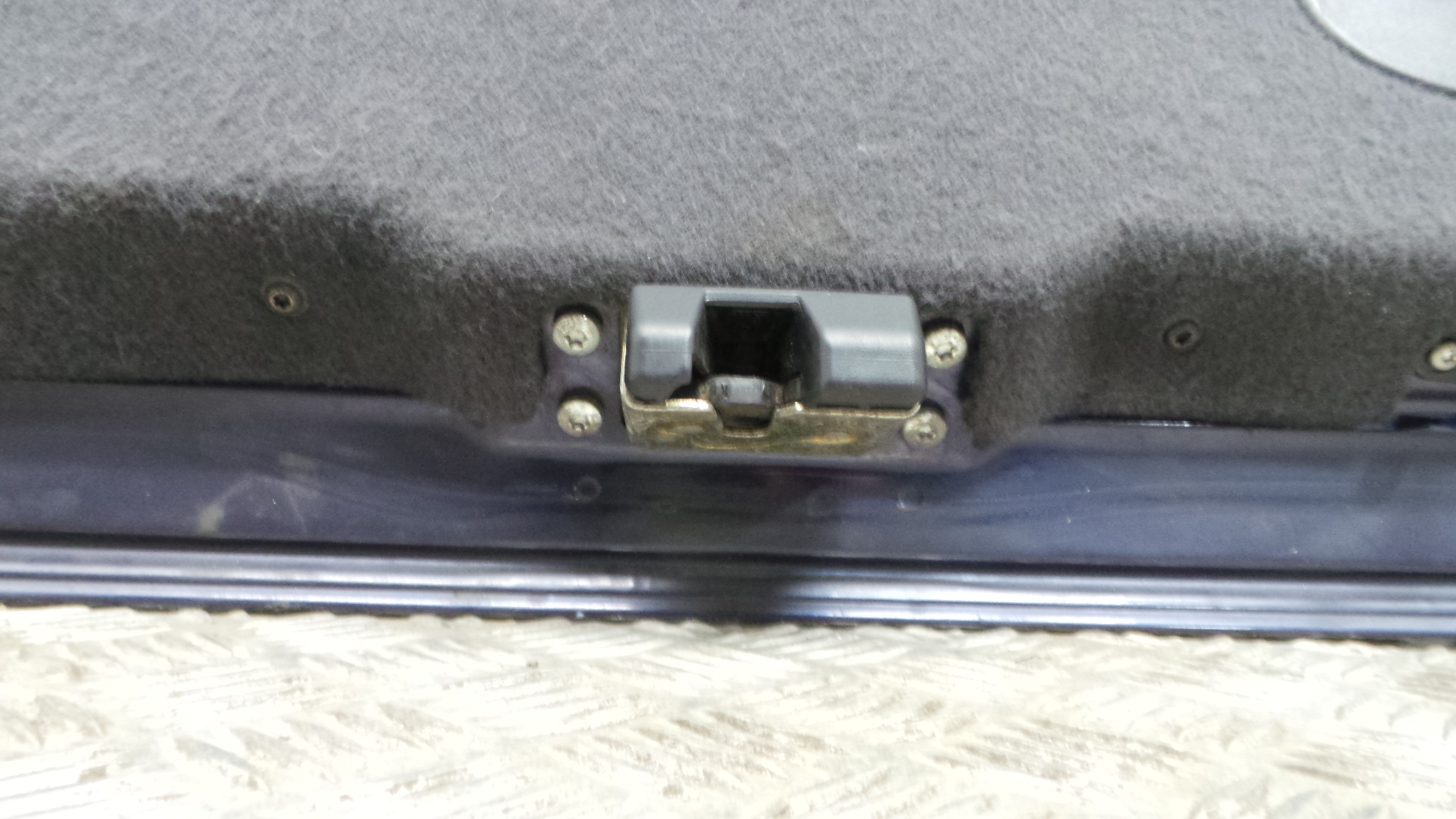 Fecho Mala 90563999 - OPEL ASTRA G Combi (T98)-36905904 Fecho Mala 90563999 - OPEL ASTRA G Combi (T98)-36905904