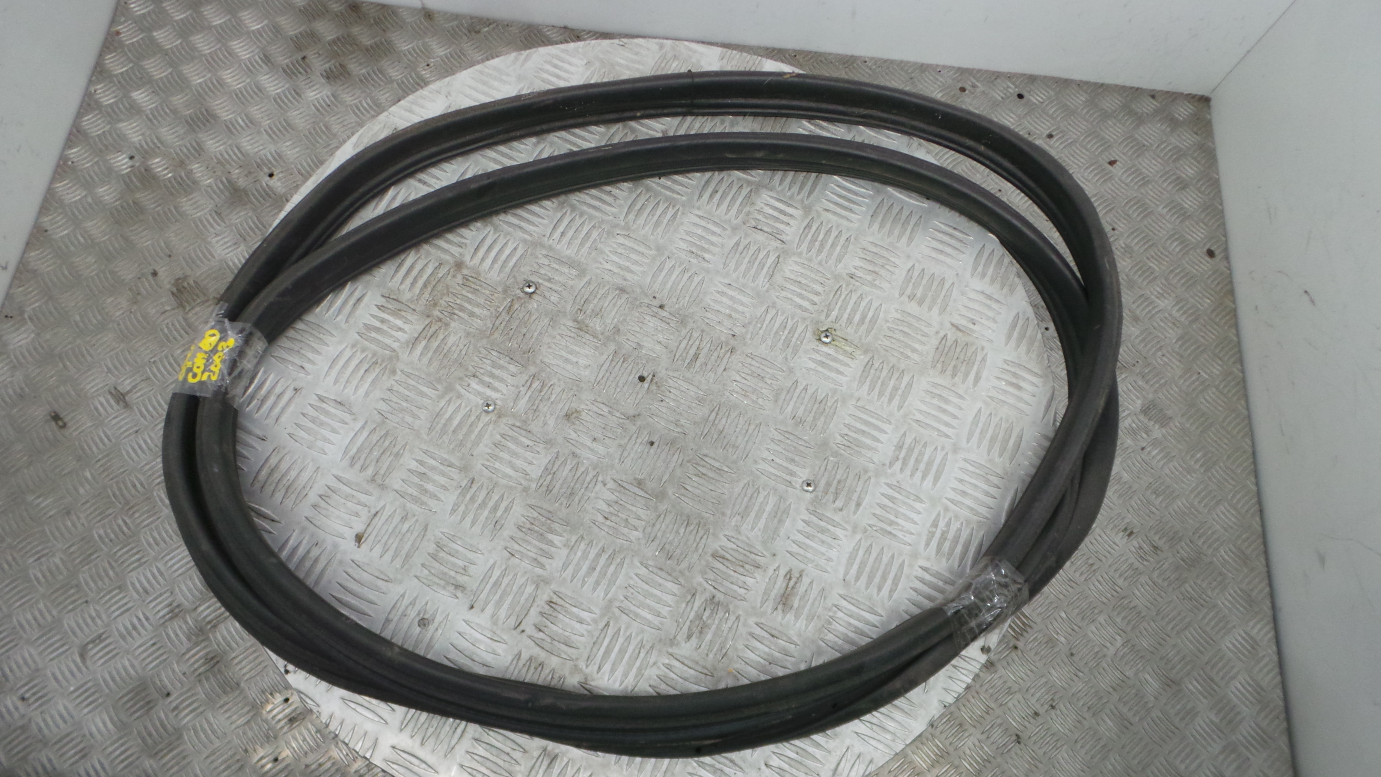 Borracha Porta Lateral Direita - OPEL COMBO Caixa/monovolume-36908481