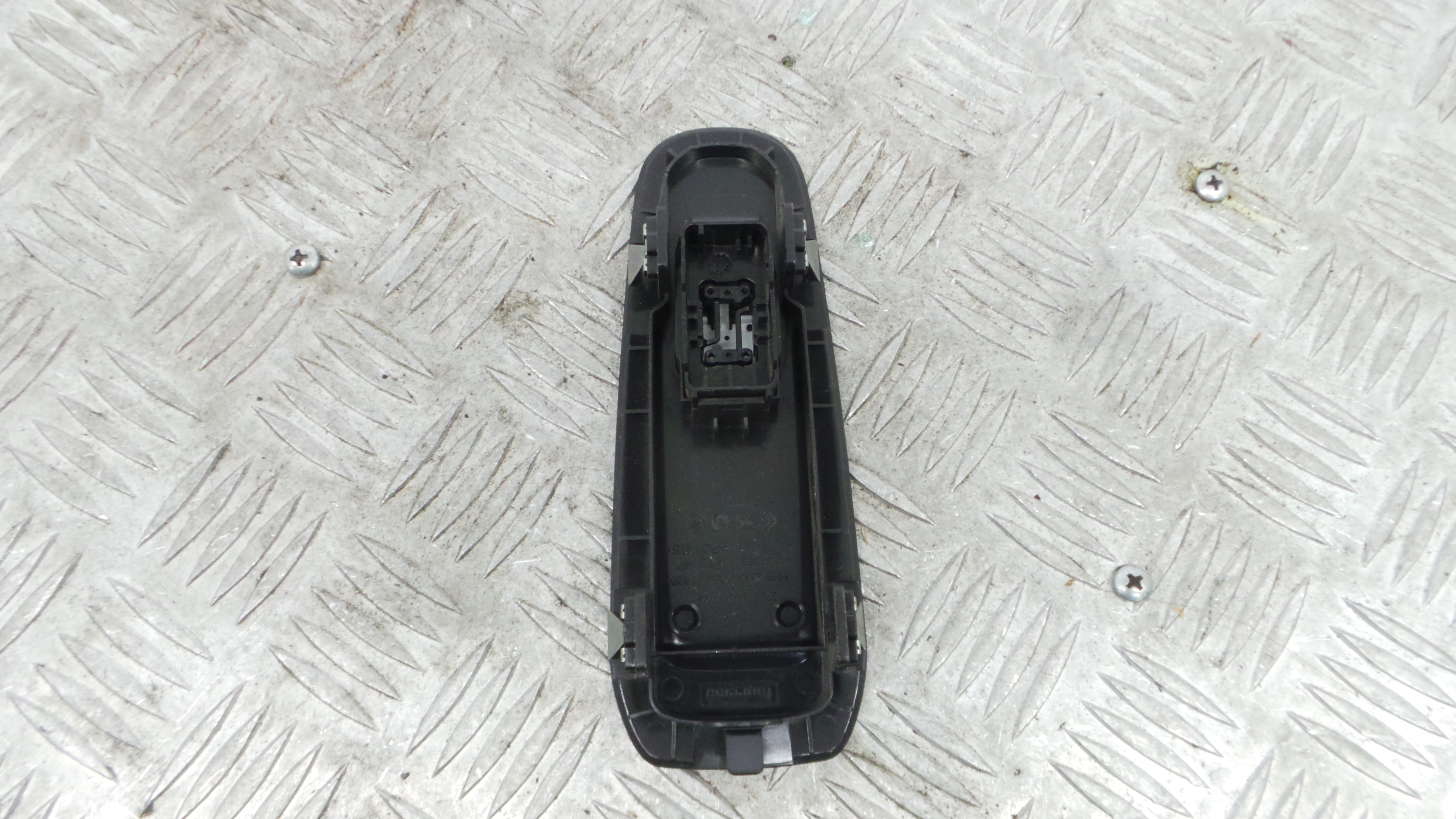 Interruptor / Comando Elevador Vidro Frente Dto  96777320 - PEUGEOT 308 II (LB_, LP_, LW_, LH_, L3_)-36908573