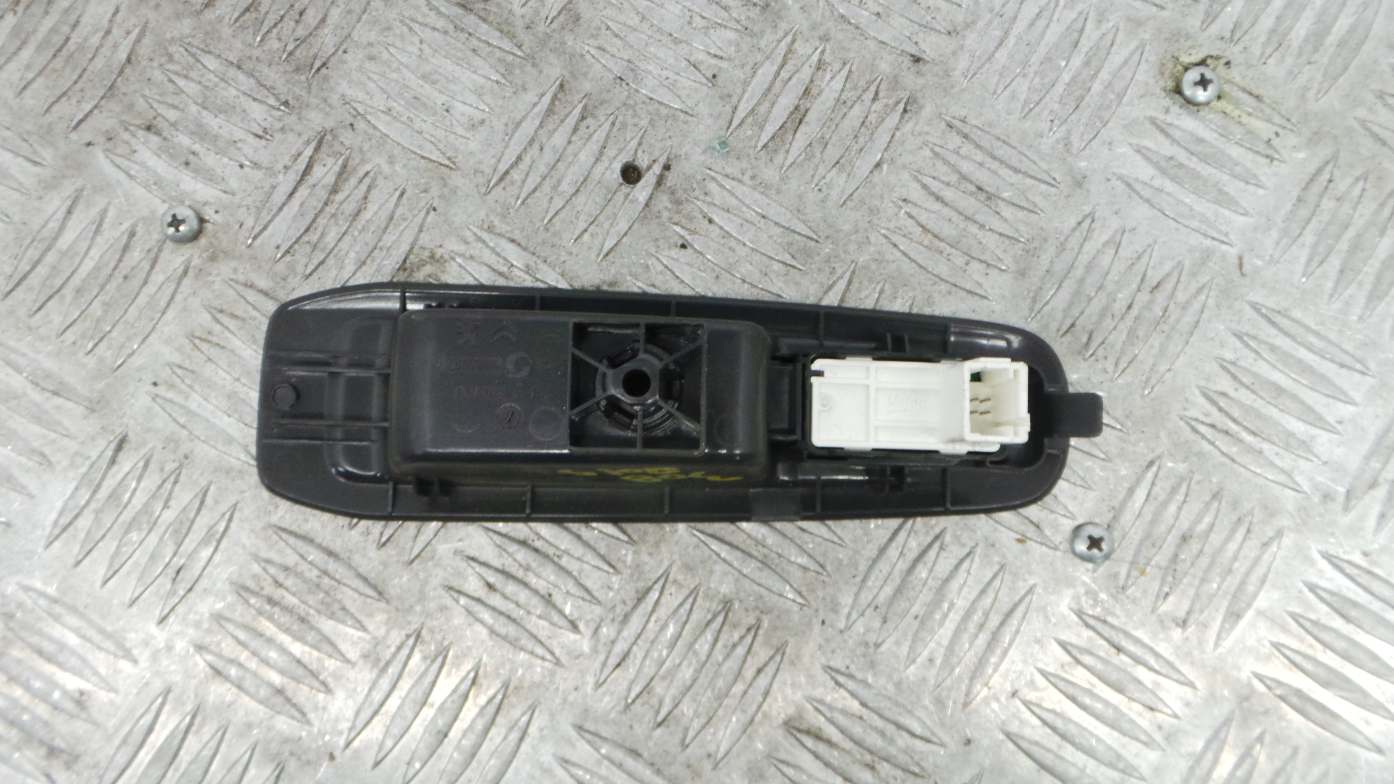 Interruptor / Comando Elevador Vidro Trás Dto 98034744 - PEUGEOT 308 II (LB_, LP_, LW_, LH_, L3_)-36908581