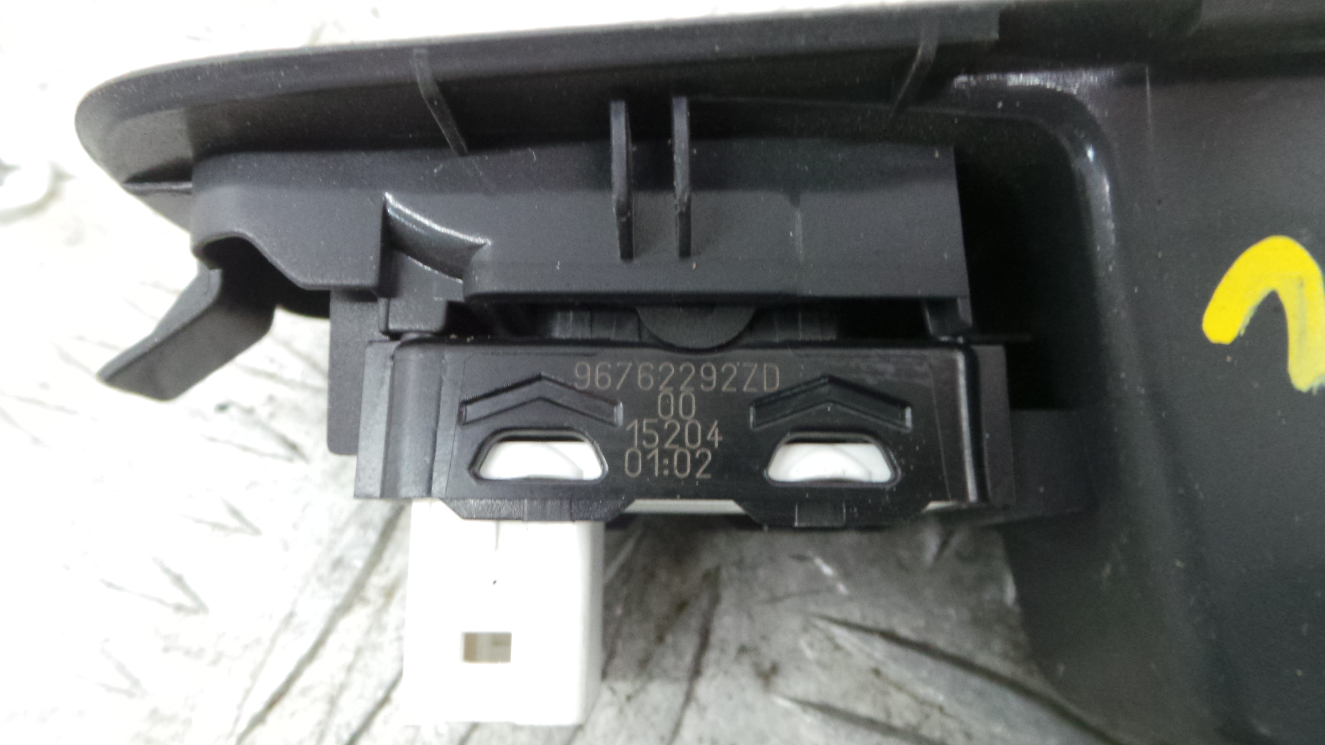 Interruptor / Comando Elevador Vidro Trás Dto 98034744 - PEUGEOT 308 II (LB_, LP_, LW_, LH_, L3_)-36908581