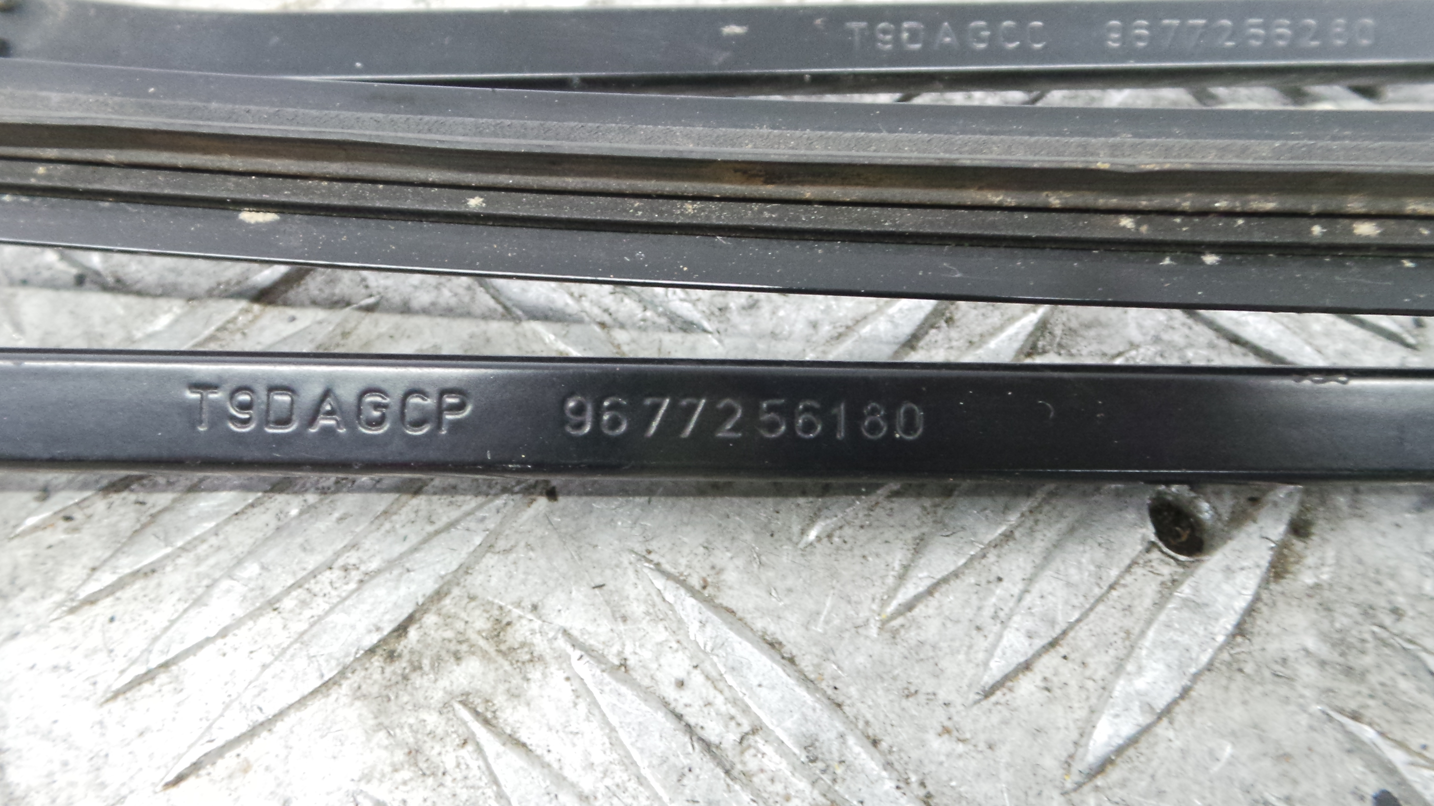 Braço Do Limpa-vidros 9677256180 - PEUGEOT 308 II (LB_, LP_, LW_, LH_, L3_)-36908641